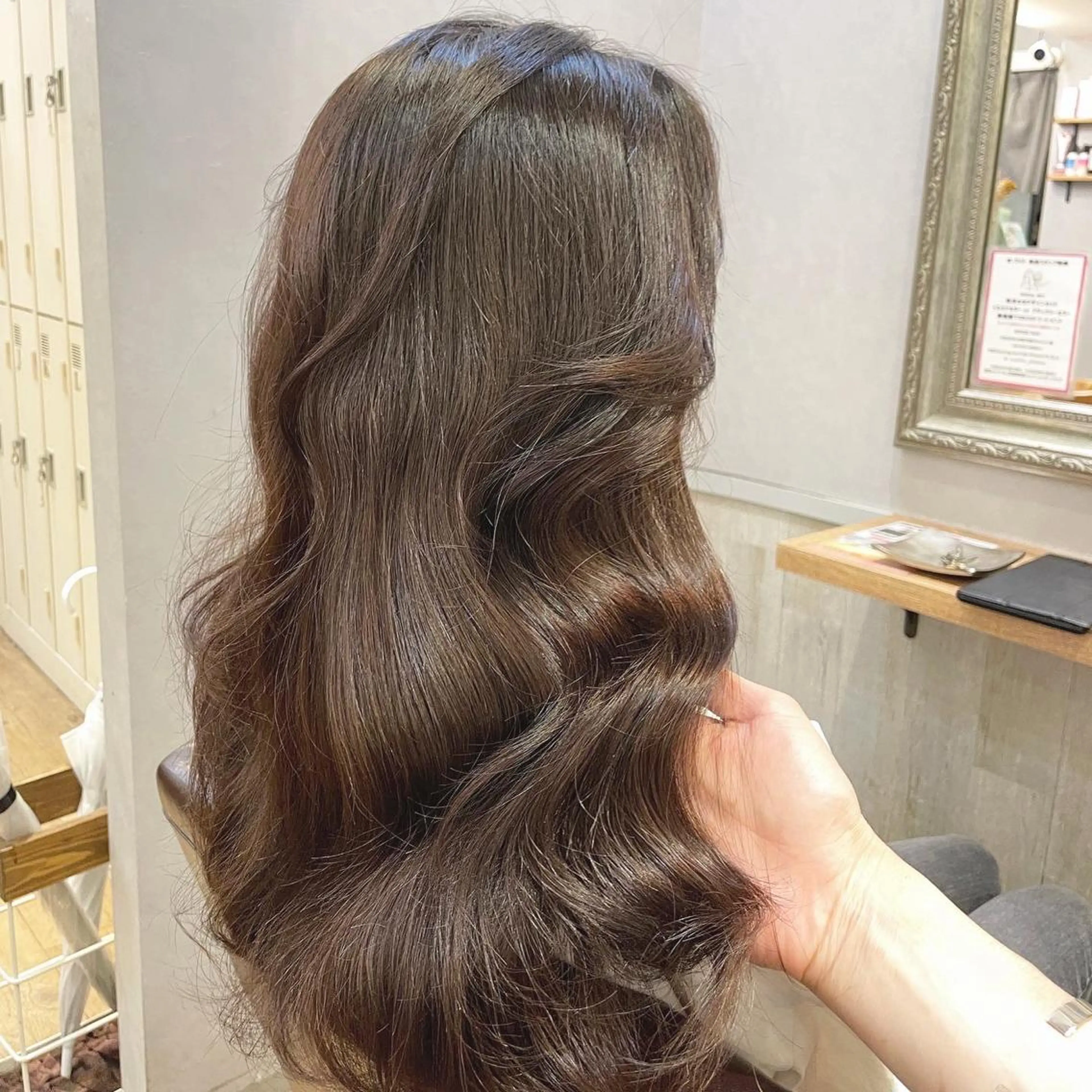 ミディアム カラー SALOWIN 新宿三丁目EAST所属・韓国レイヤー🇰🇷 layercut✂️のヘアスタイル