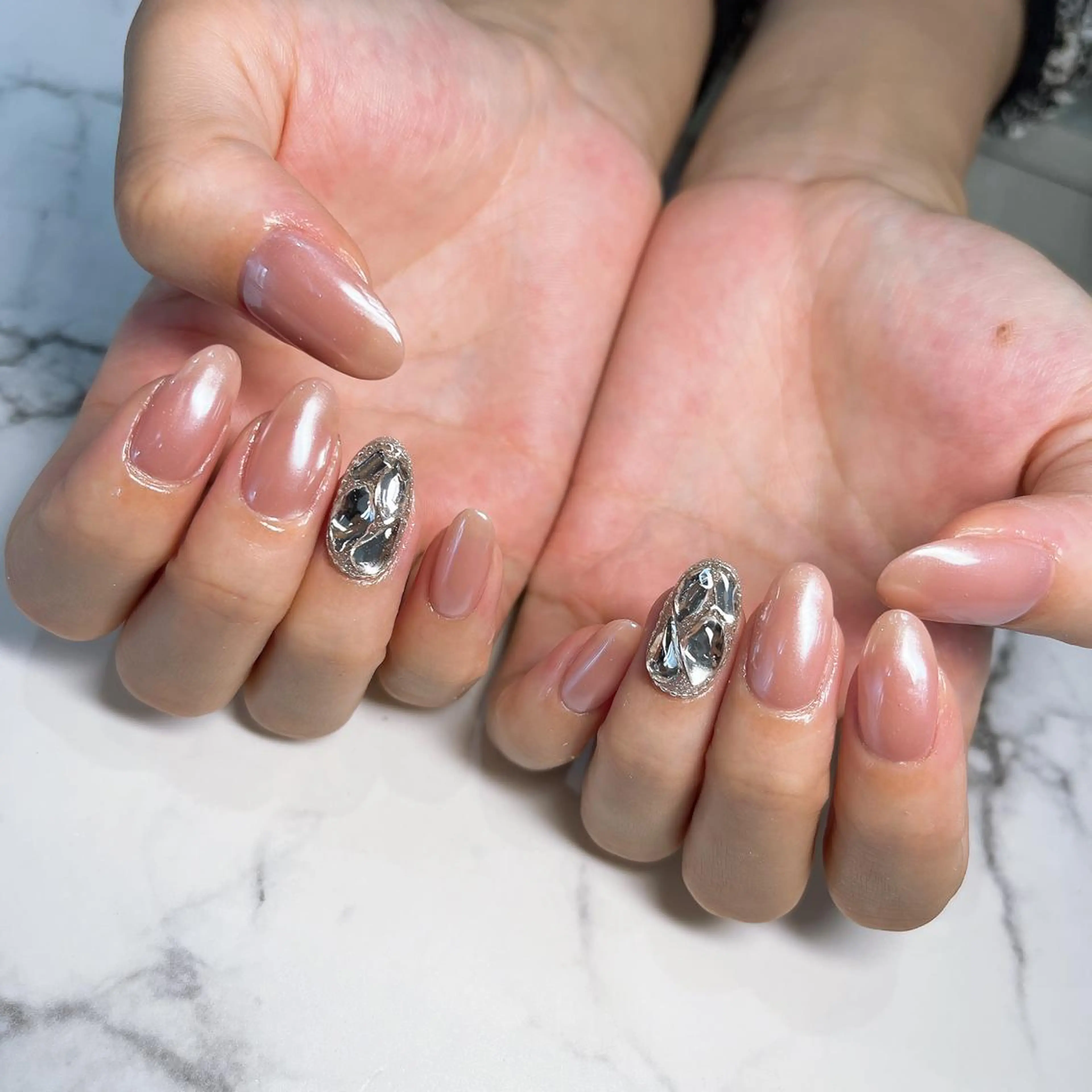 ネイル フットネイル フレンチネイル ジェルネイル ラメ(グリッター) ラメグラデーション ハンドネイル NEO Beauty Salon所属・𝐍𝐄𝐎 𝐉𝐔𝐑𝐈のネイルデザイン