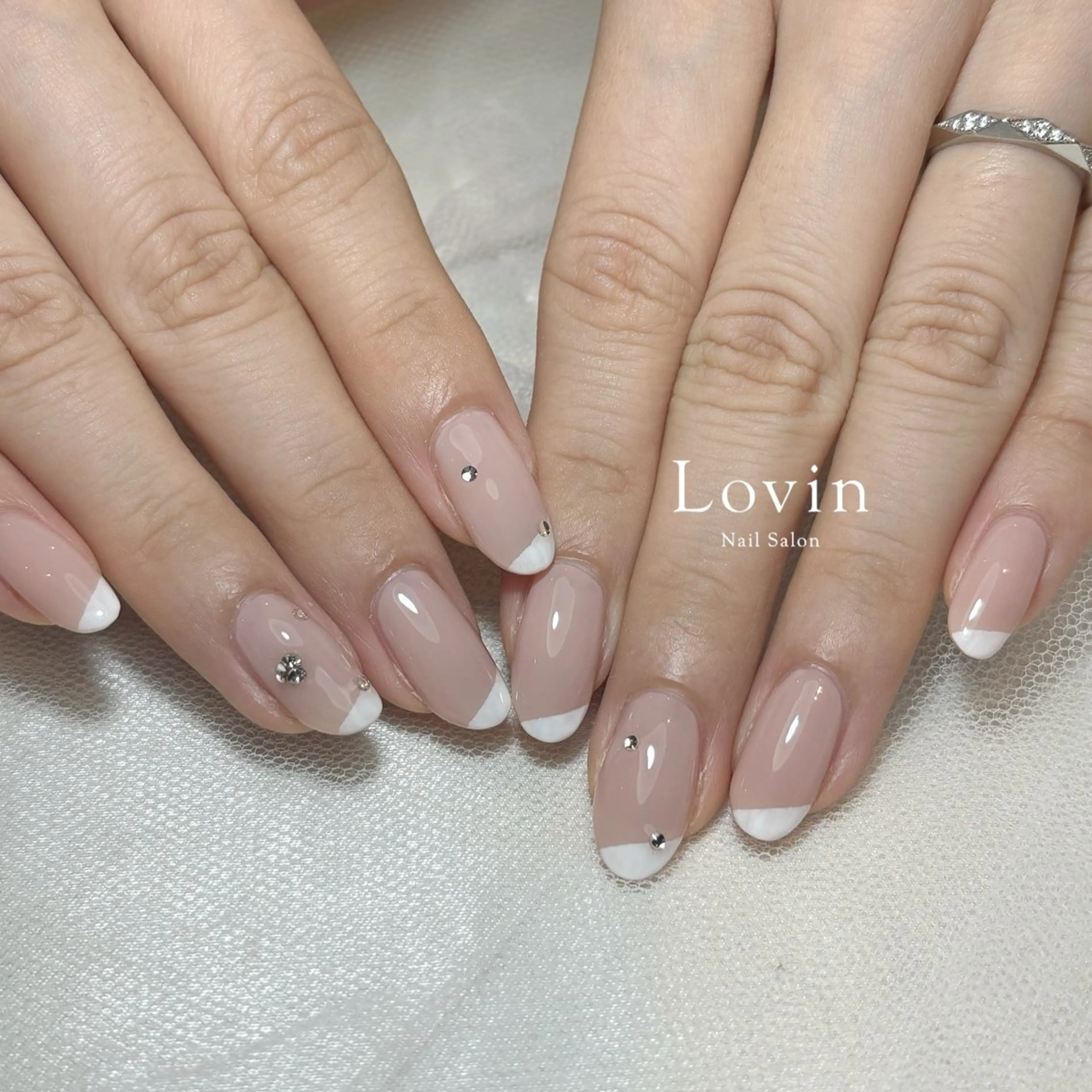 ネイル フレンチネイル 斜めフレンチ パラジェル認定サロン　ネイルケア&スパ　Lovin【ラヴィン】所属・田中 凜歌のネイルデザイン