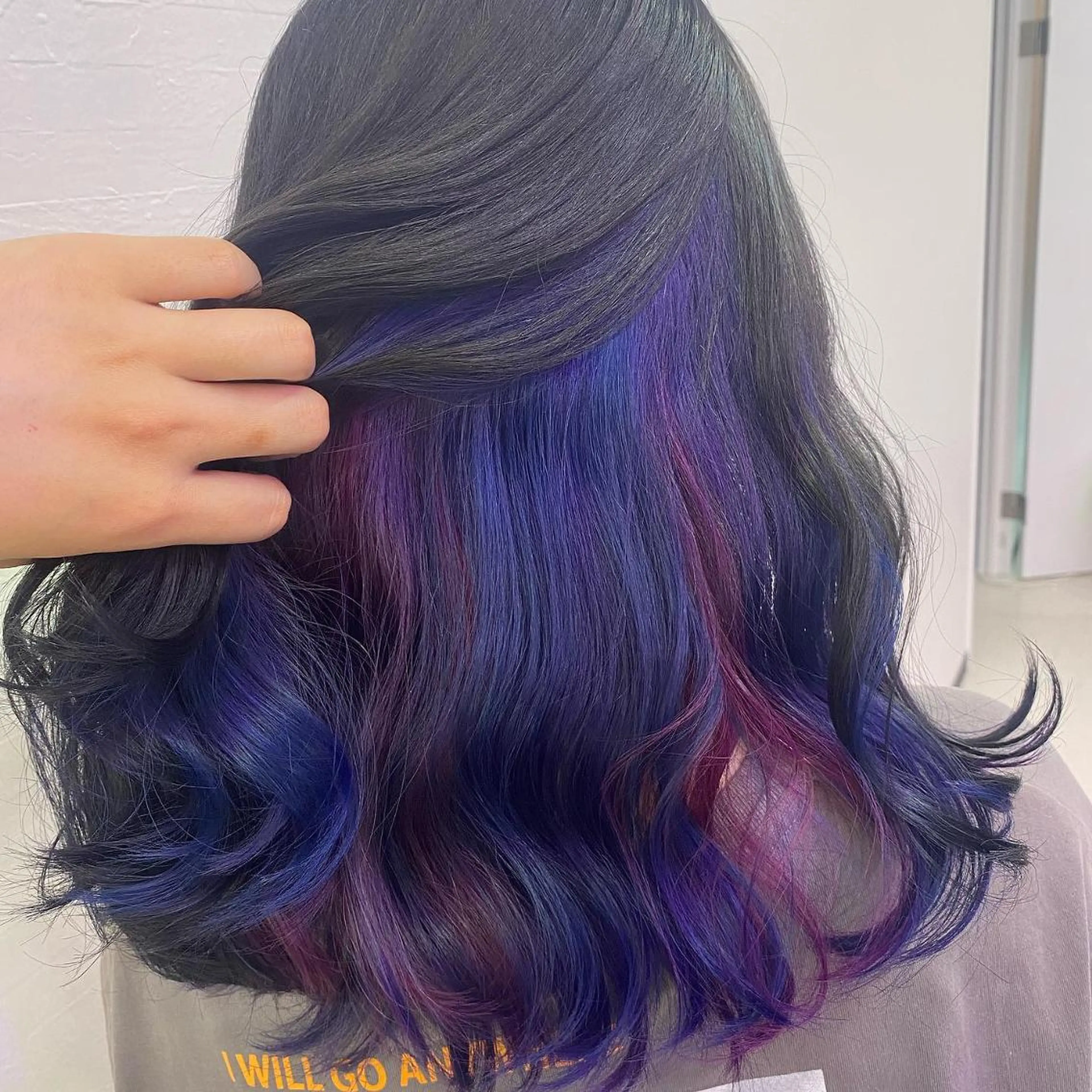 ロング カラー 黒髪 ブルーカラー ブルーブラック ブルージュ インナーカラー UNDER vr 【アンダーバー】のヘアスタイル