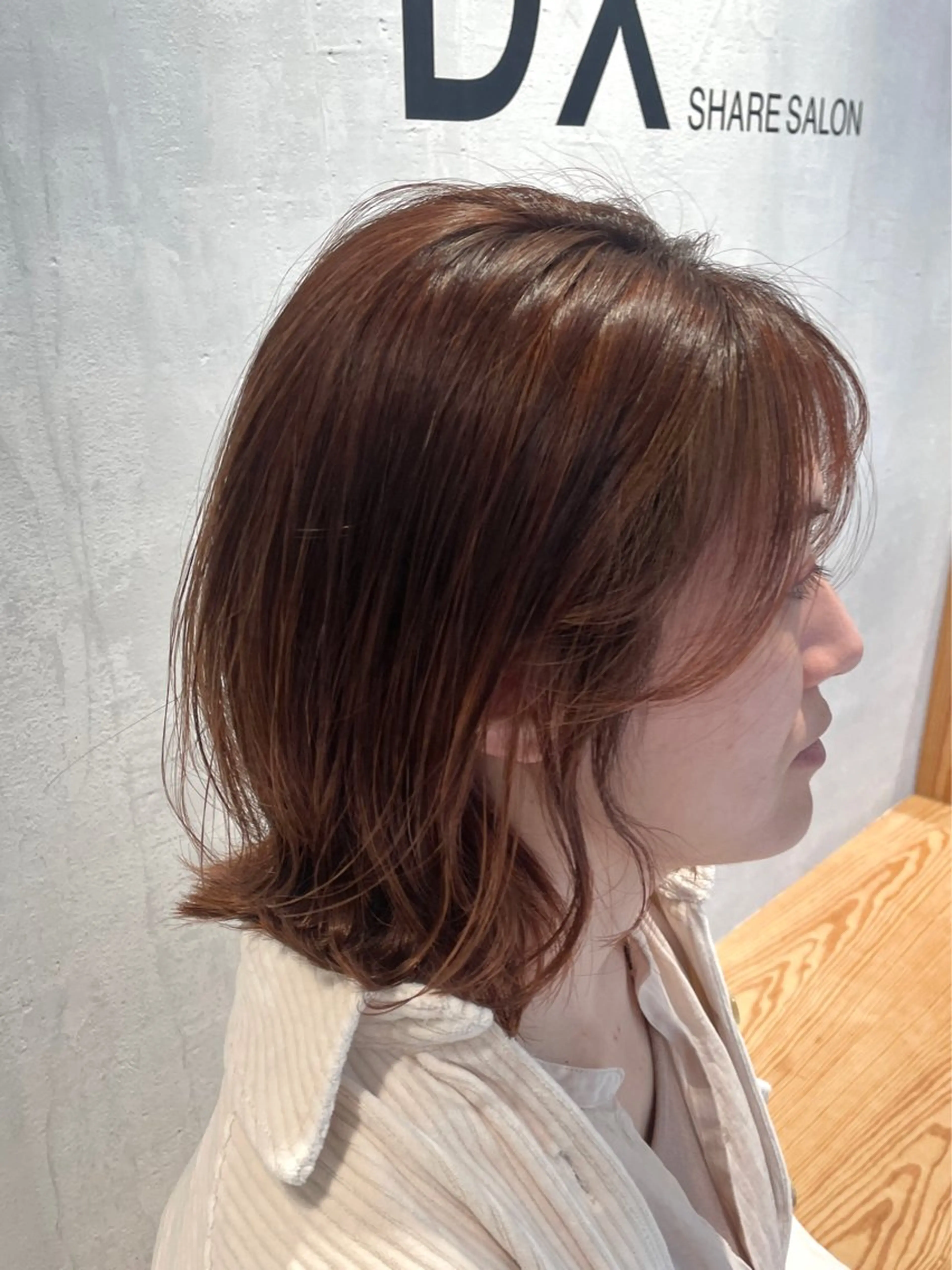 [平日限定/伸ばし中に]グレイブレンド(白髪ぼかしハイライトと明るい白髪染め)+前髪カットの写真