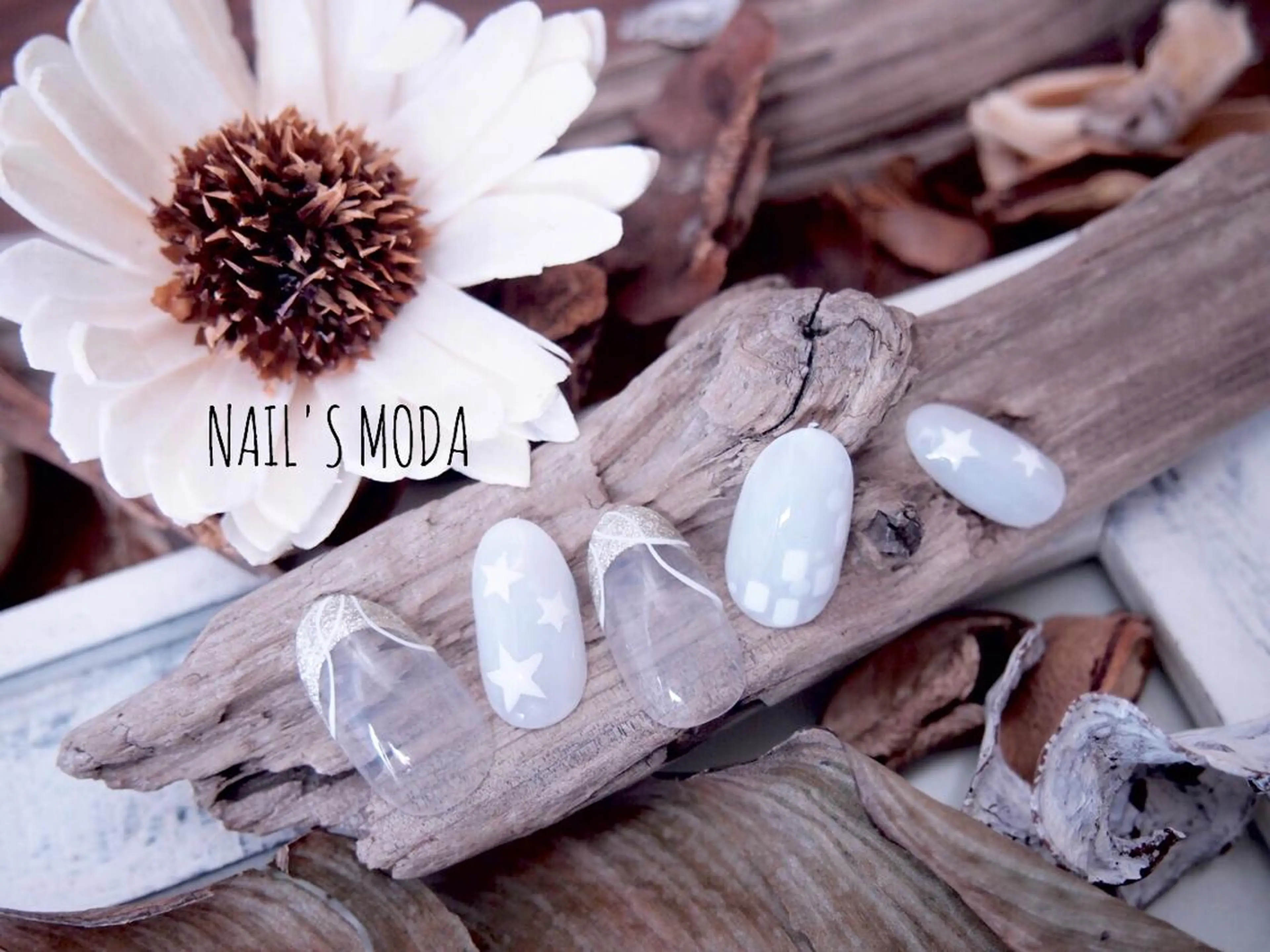 ネイル ホワイト NAIL'S MODAのネイルデザイン