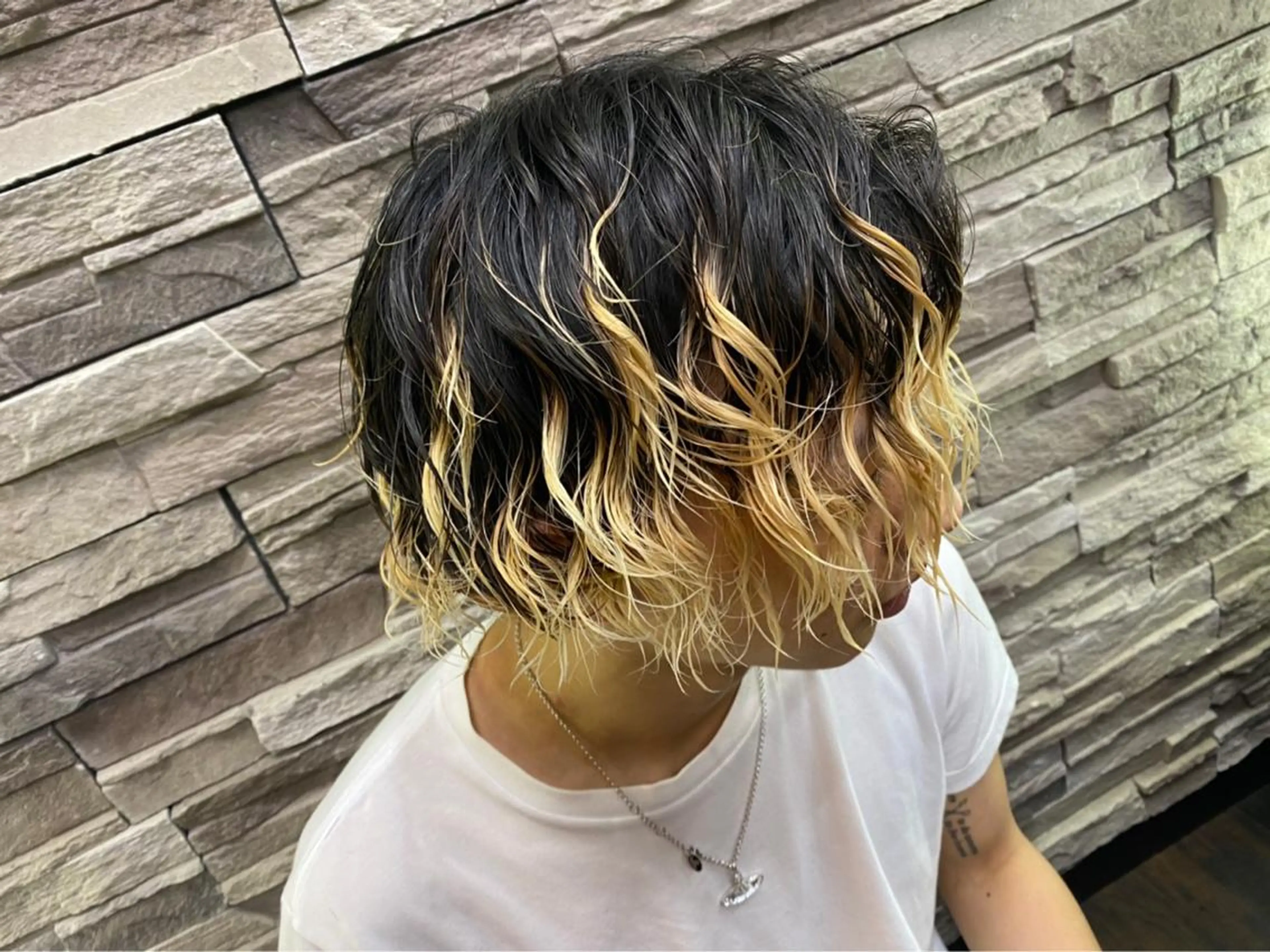 カット+ツイスト&スパイラルなどの特殊パーマの写真