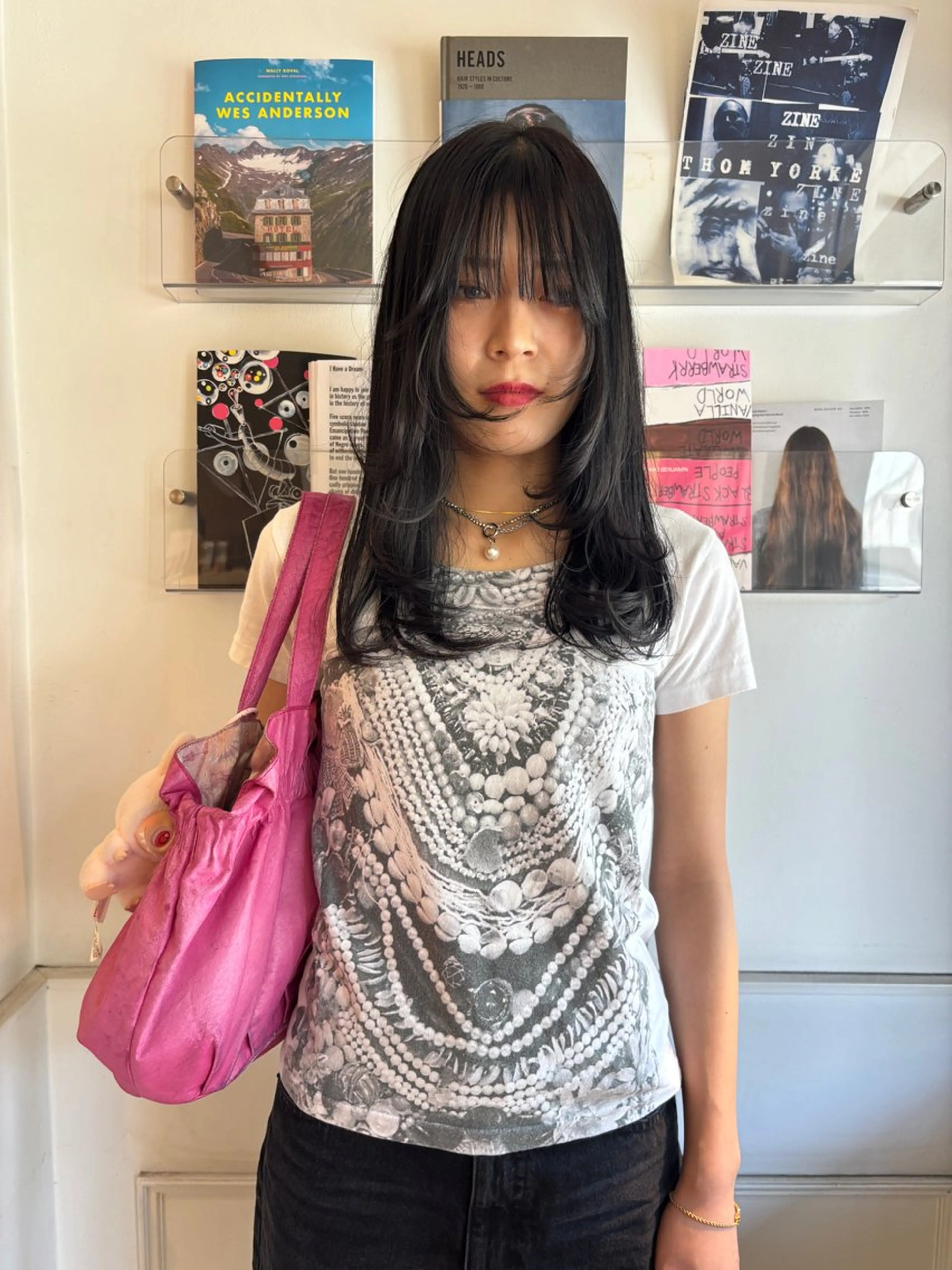 セミロング saya🌿レイヤー カット/透明感カラーのヘアスタイル