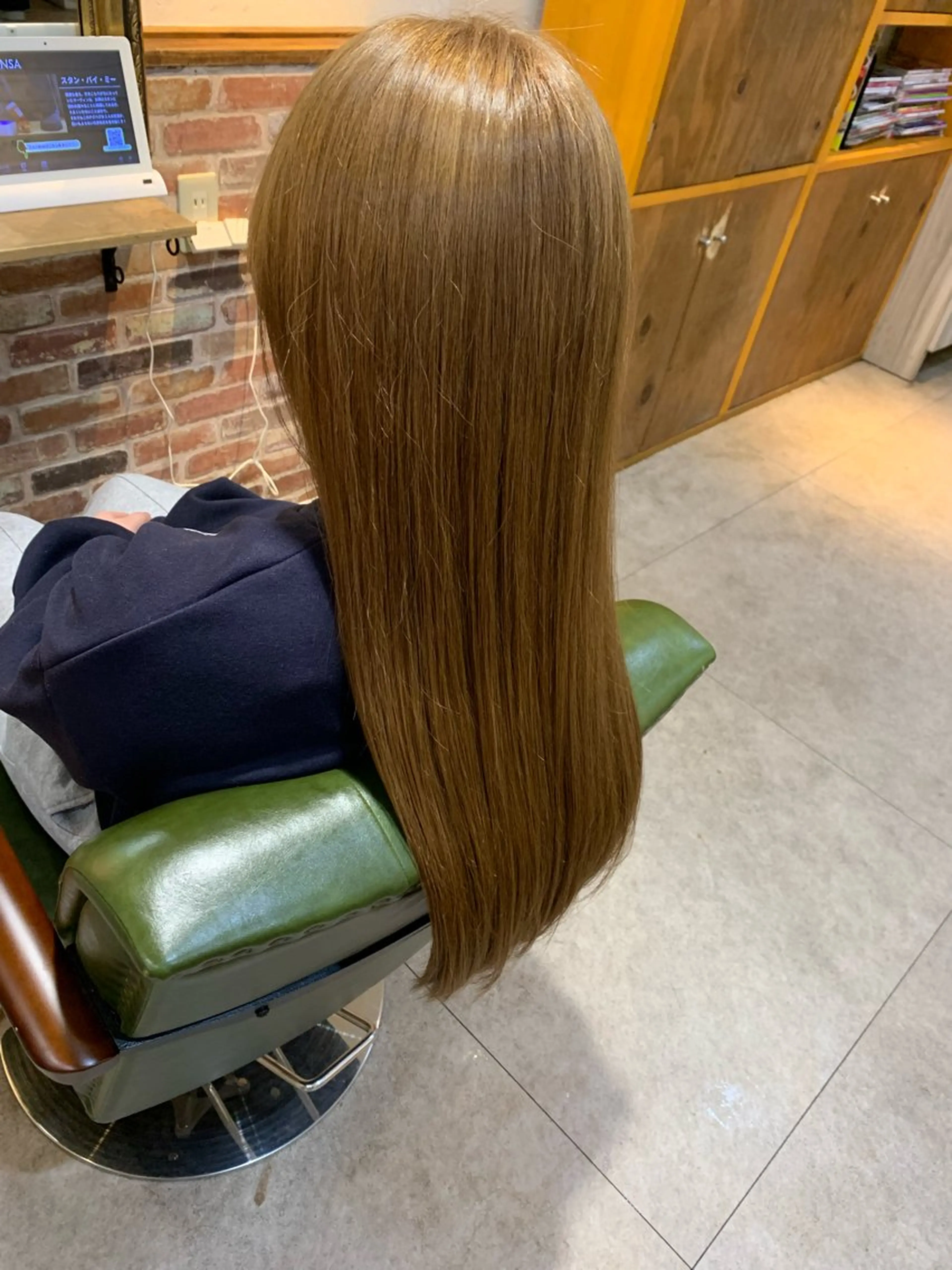 ロング カラー ヘアカラー 小嶋 美里のヘアスタイル