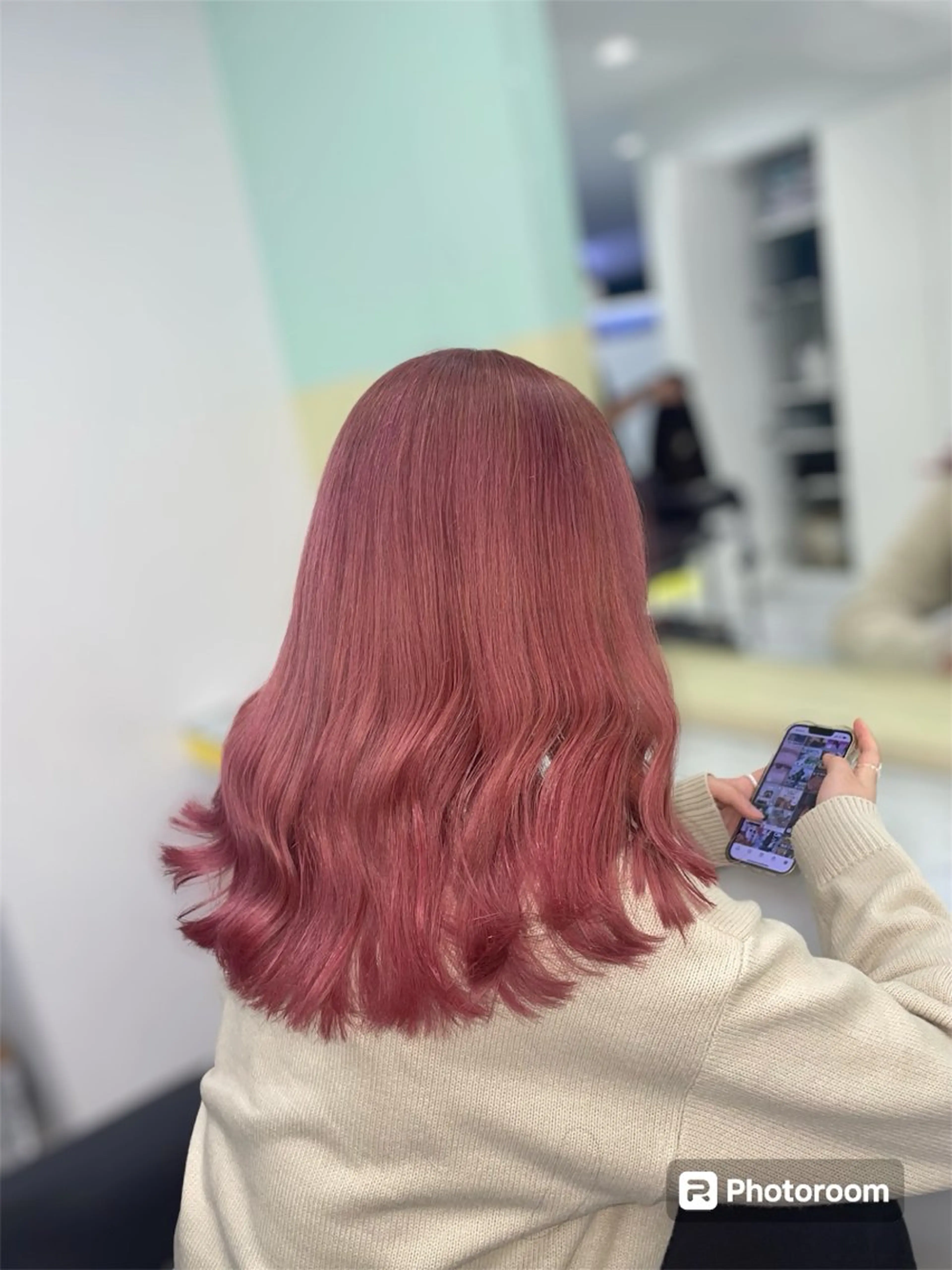 セミロング カラー ヘアアレンジ ベージュカラー ブリーチ ハイトーンカラー ピンクカラー ピンクベージュ ヘアカラー パーマ トリートメント ヘッドスパ ヘアセット 顔まわりカット の達人のヘアスタイル