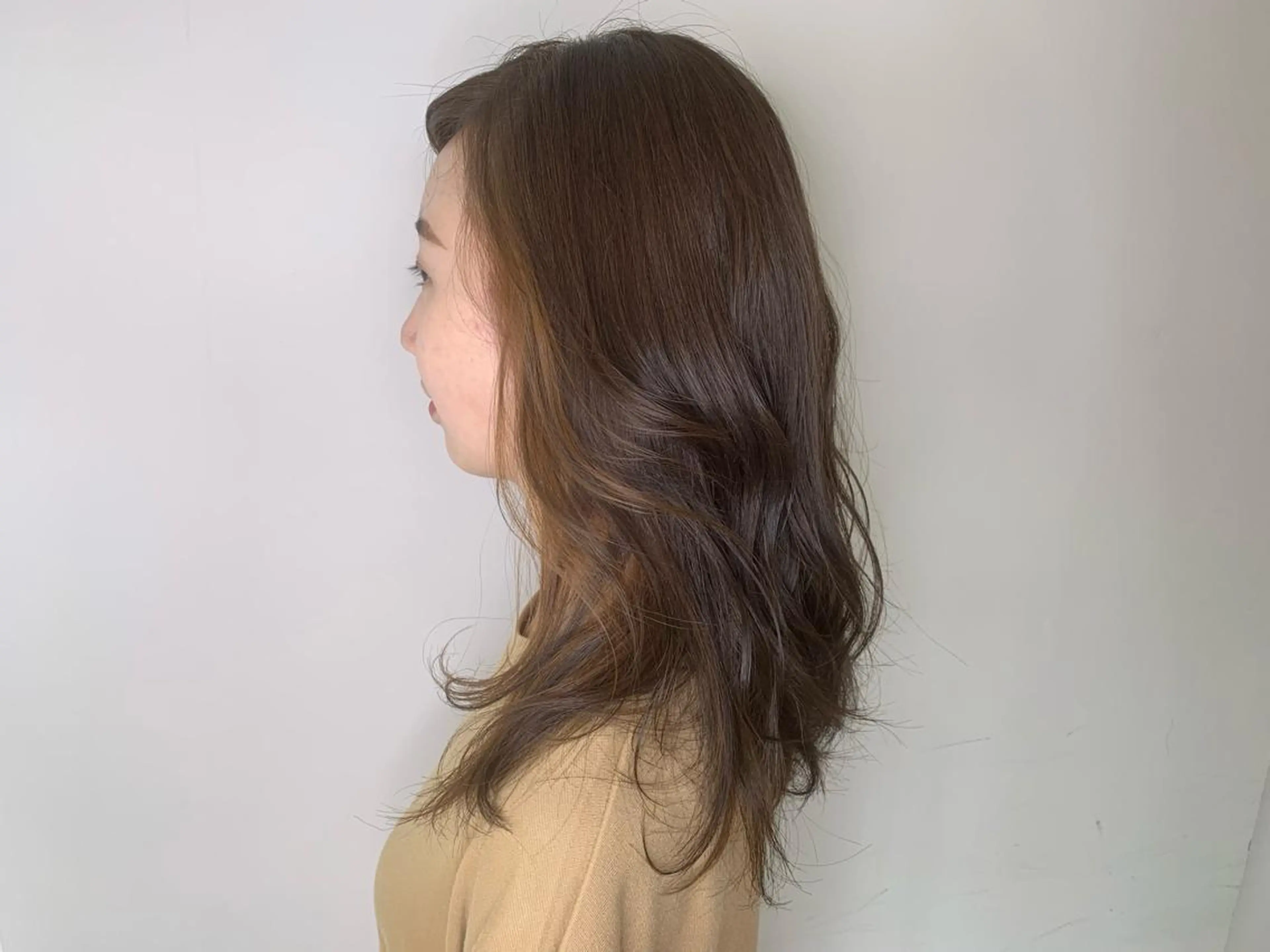 セミロング カラー 小森 衣純のヘアスタイル