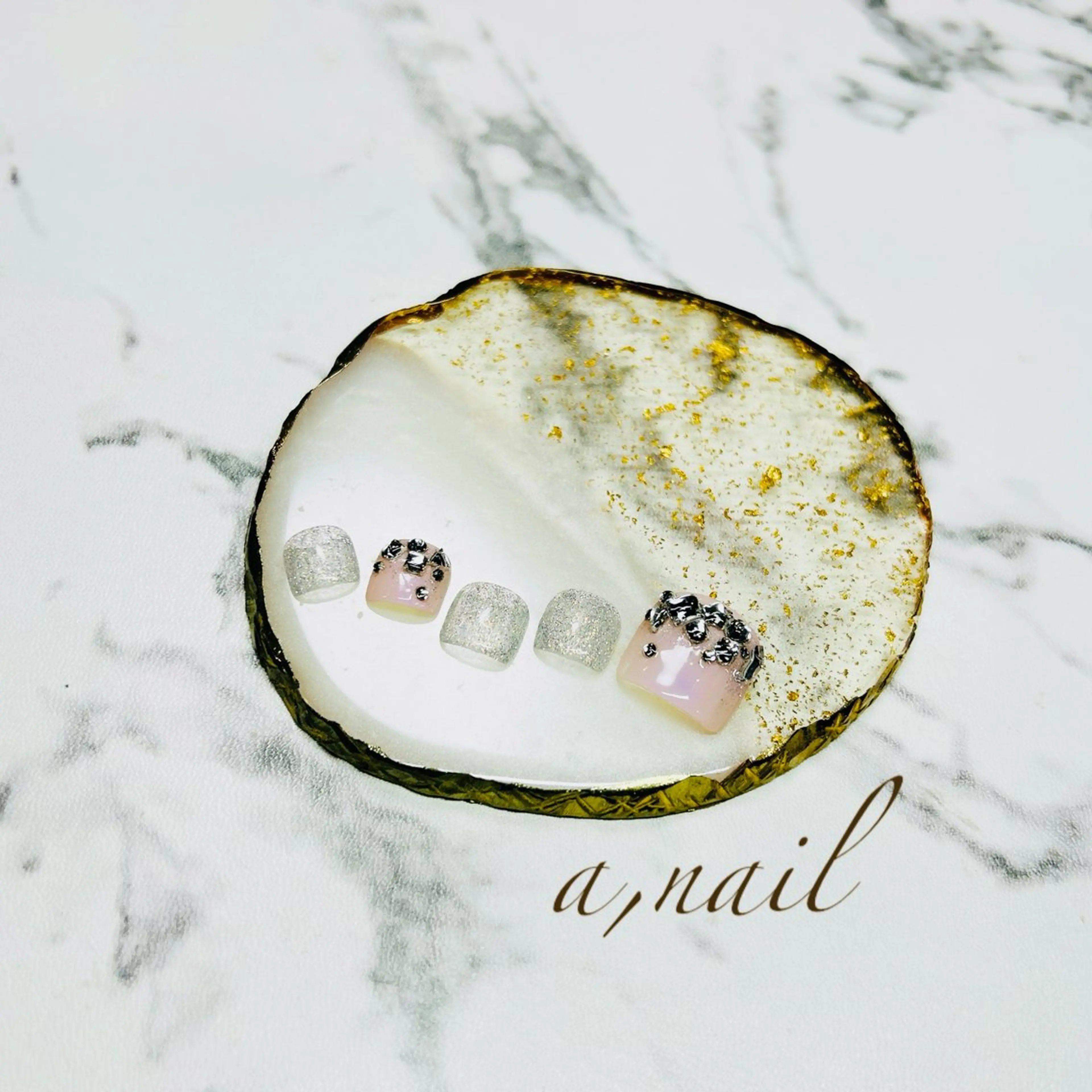 ネイル フラッシュネイル フットネイル グラデーション キラキラネイル ラメ(グリッター) フットネイル ネイルサロン エーネイルのネイルデザイン