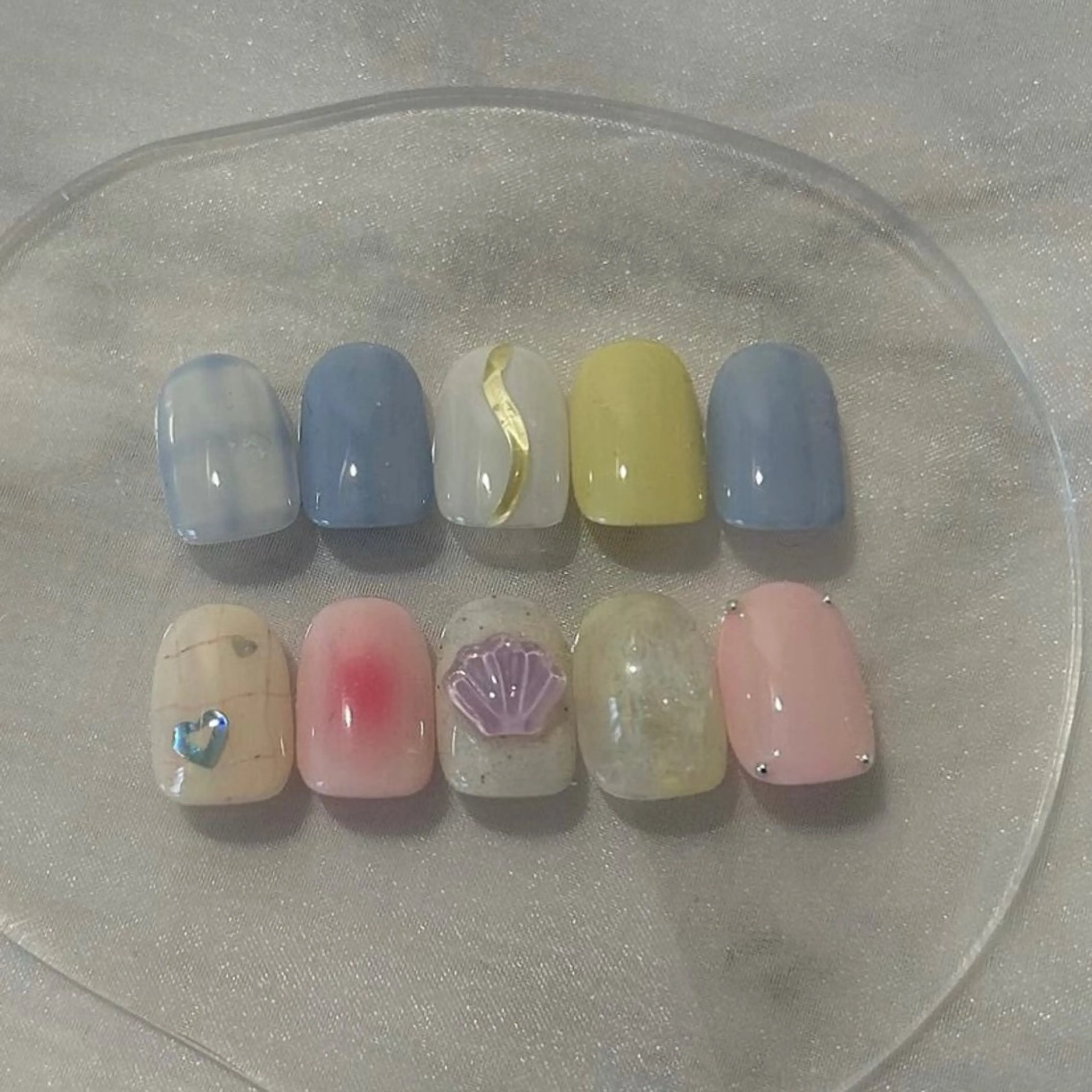 ネイル ブルー チークネイル フレンチネイル ガーリー ハート ハンドネイル ハンドケア lyly.nail所属・lylynail YUUKAのネイルデザイン