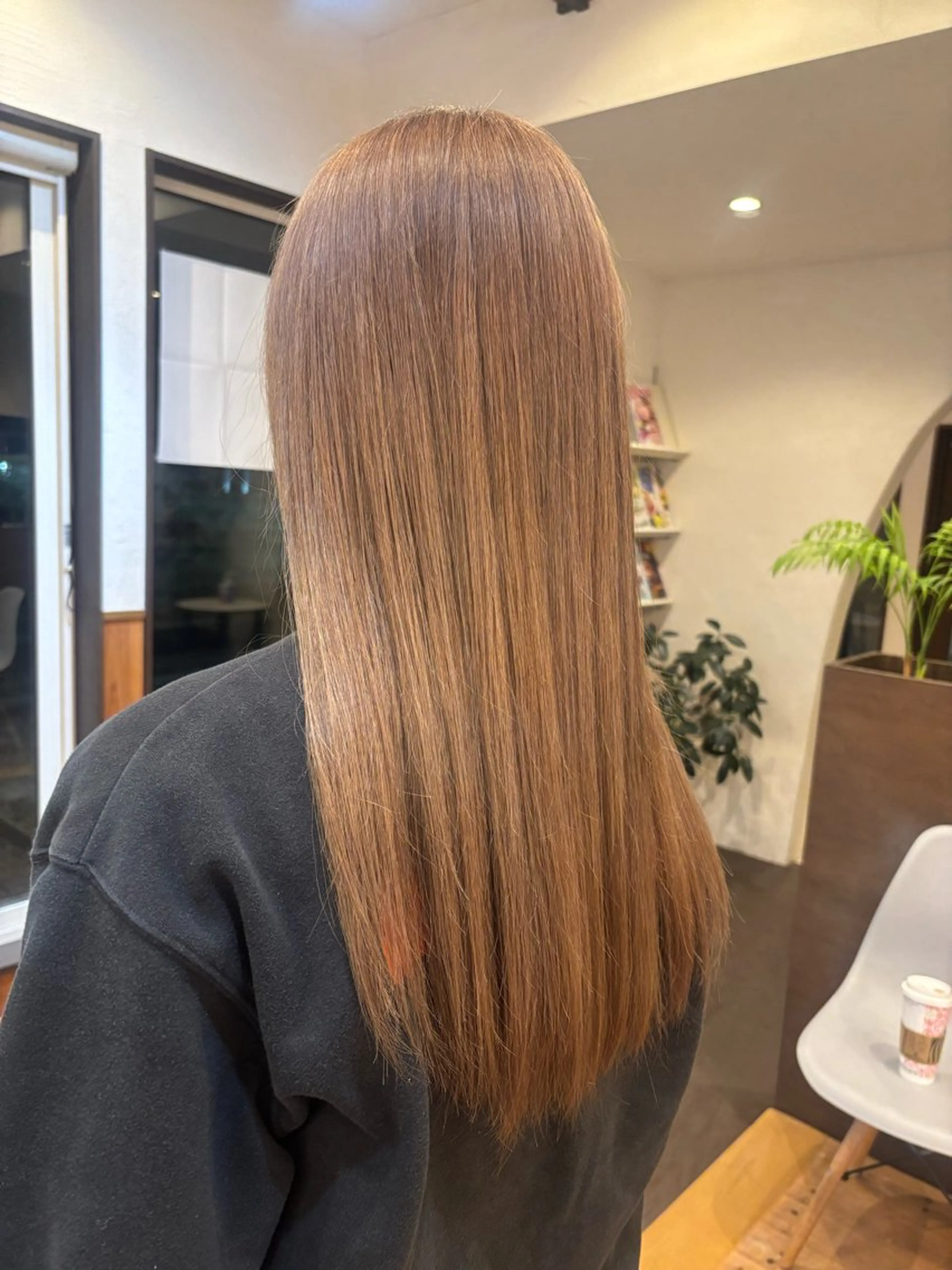 ロング カラー ベージュカラー ハイトーンカラー ミルクティーベージュ ロング Aimer by sawa所属・高山 愛来のヘアスタイル
