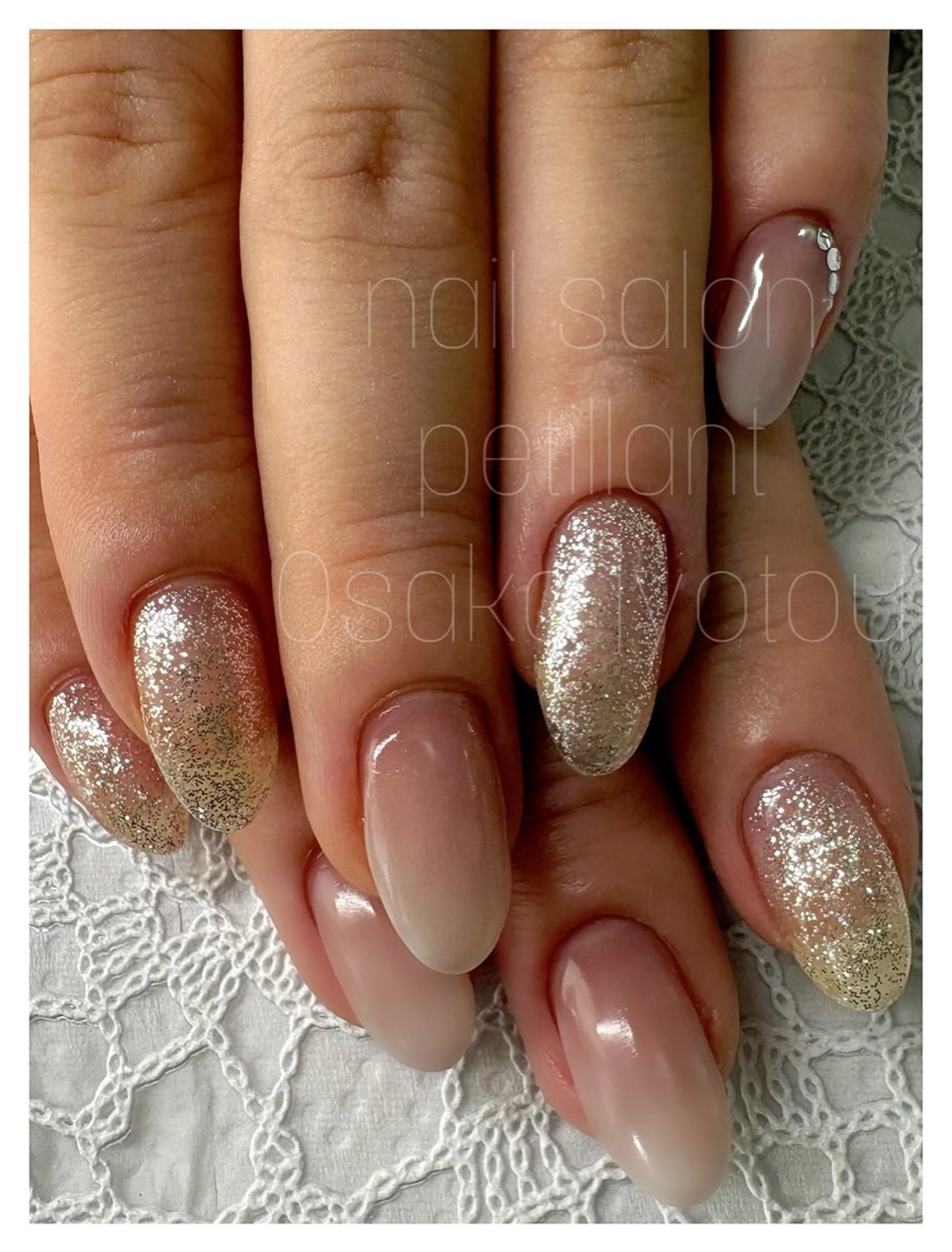 ネイル アートネイル キラキラネイル 冬ネイル クリスマス ハンドネイル ハンドケア petillant所属・nail salon petillantのネイルデザイン