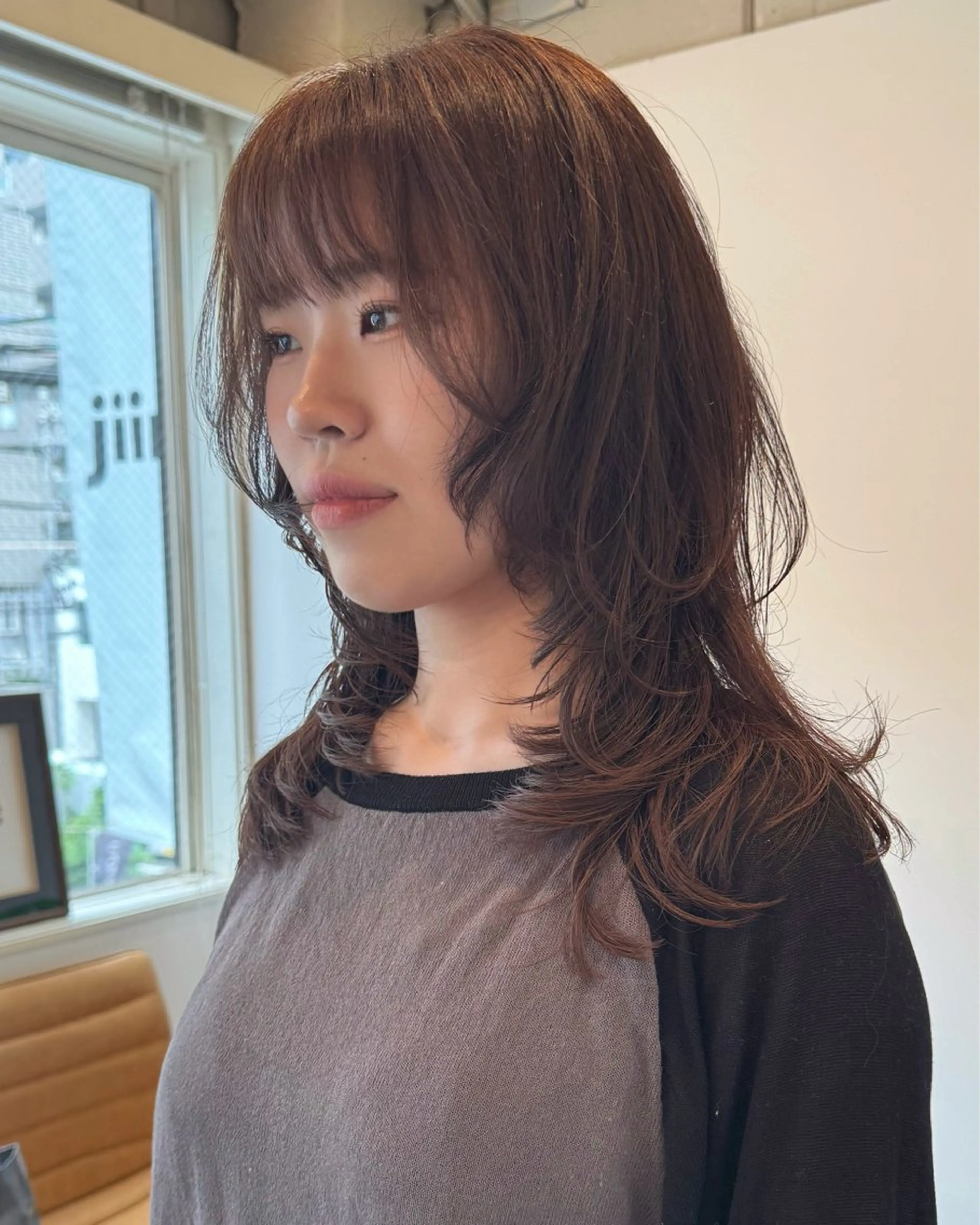 セミロング レイヤー/ハイトーン ヒガシサヨのヘアスタイル