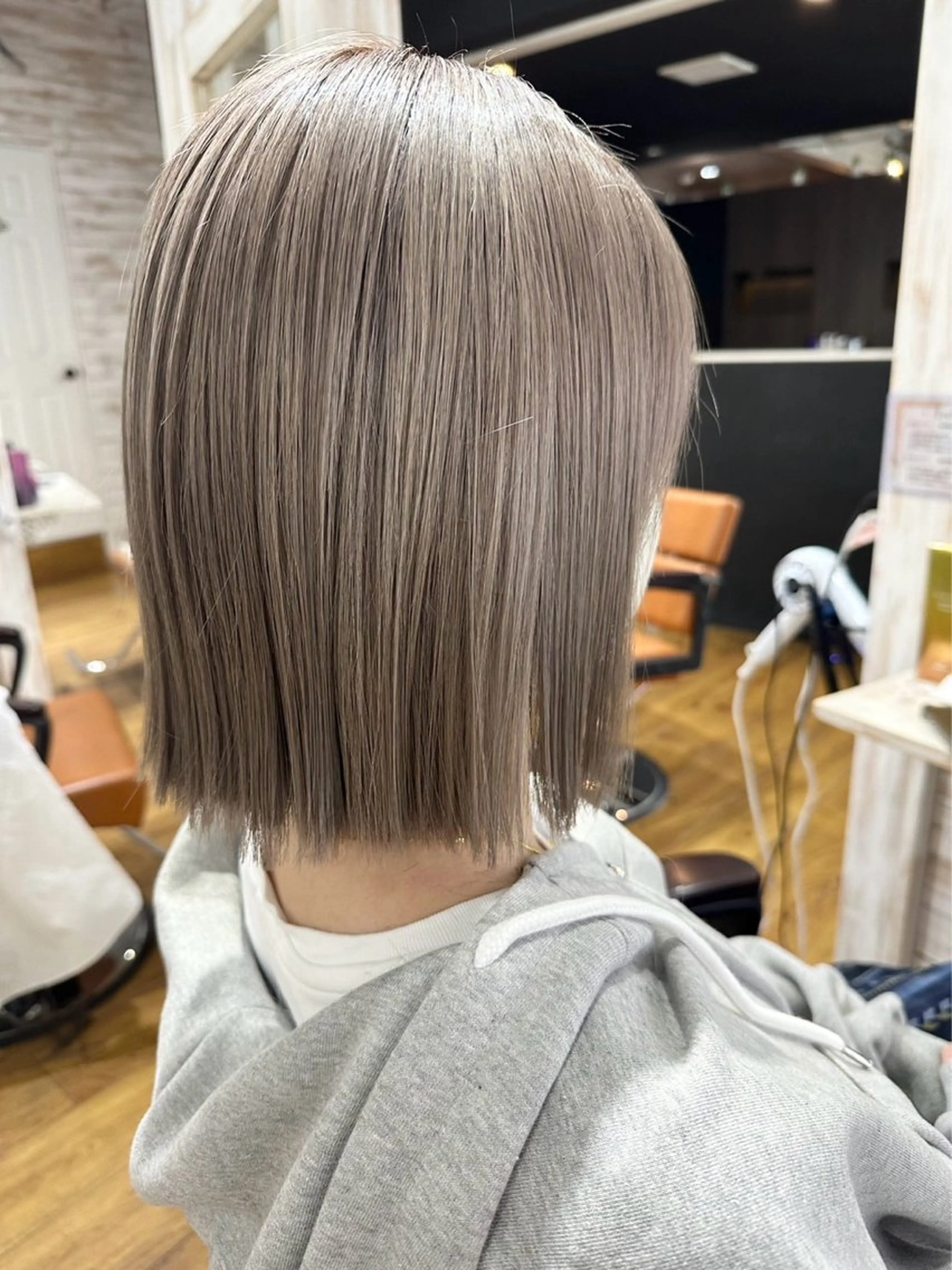 カラー ベージュカラー ハイトーンカラー ミルクティーベージュ PARK.なんば本店 ミルボンAujua認定サロン[パーク]所属・辻優太/韓国ヘア/メ ンズ/ダウンパーマのヘアスタイル