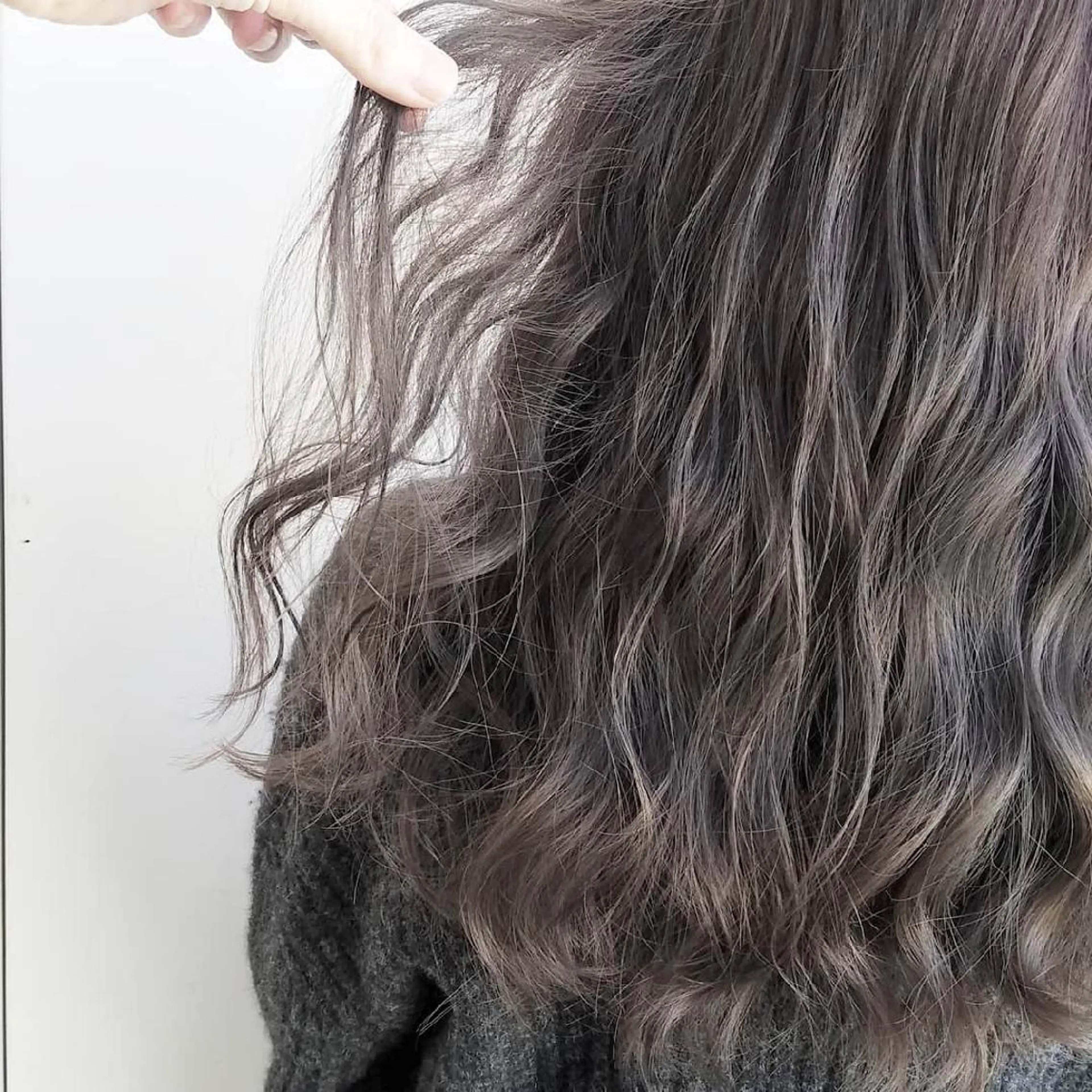 ミディアム カラー グレージュ ハイライトカラー ハイライト iplus✴ まつげ、眉毛、耳つぼのマツエク・マツパデザイン