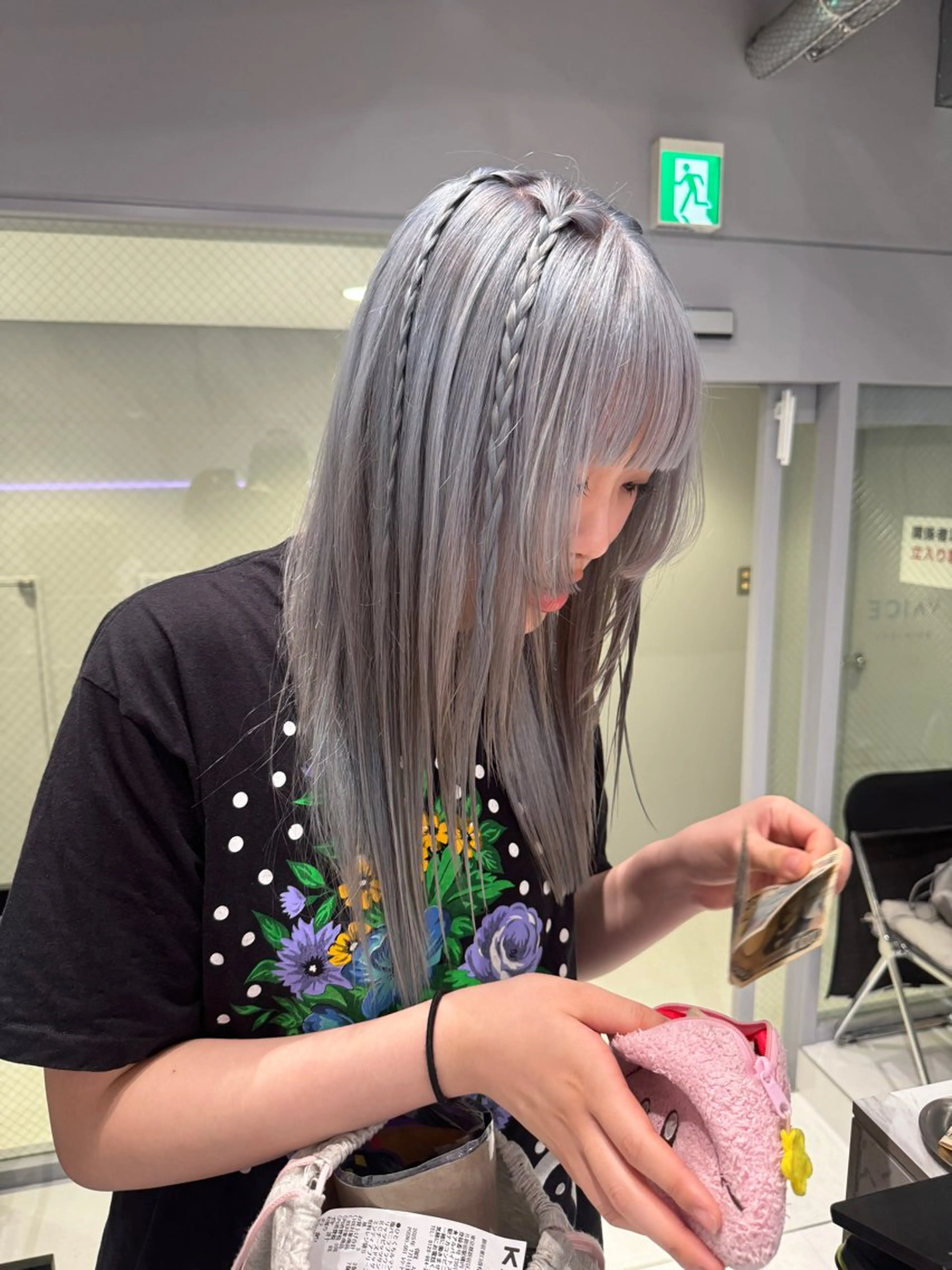 ロング カラー 艶 ケアブリーチ 🎀🩵RISAのヘアスタイル