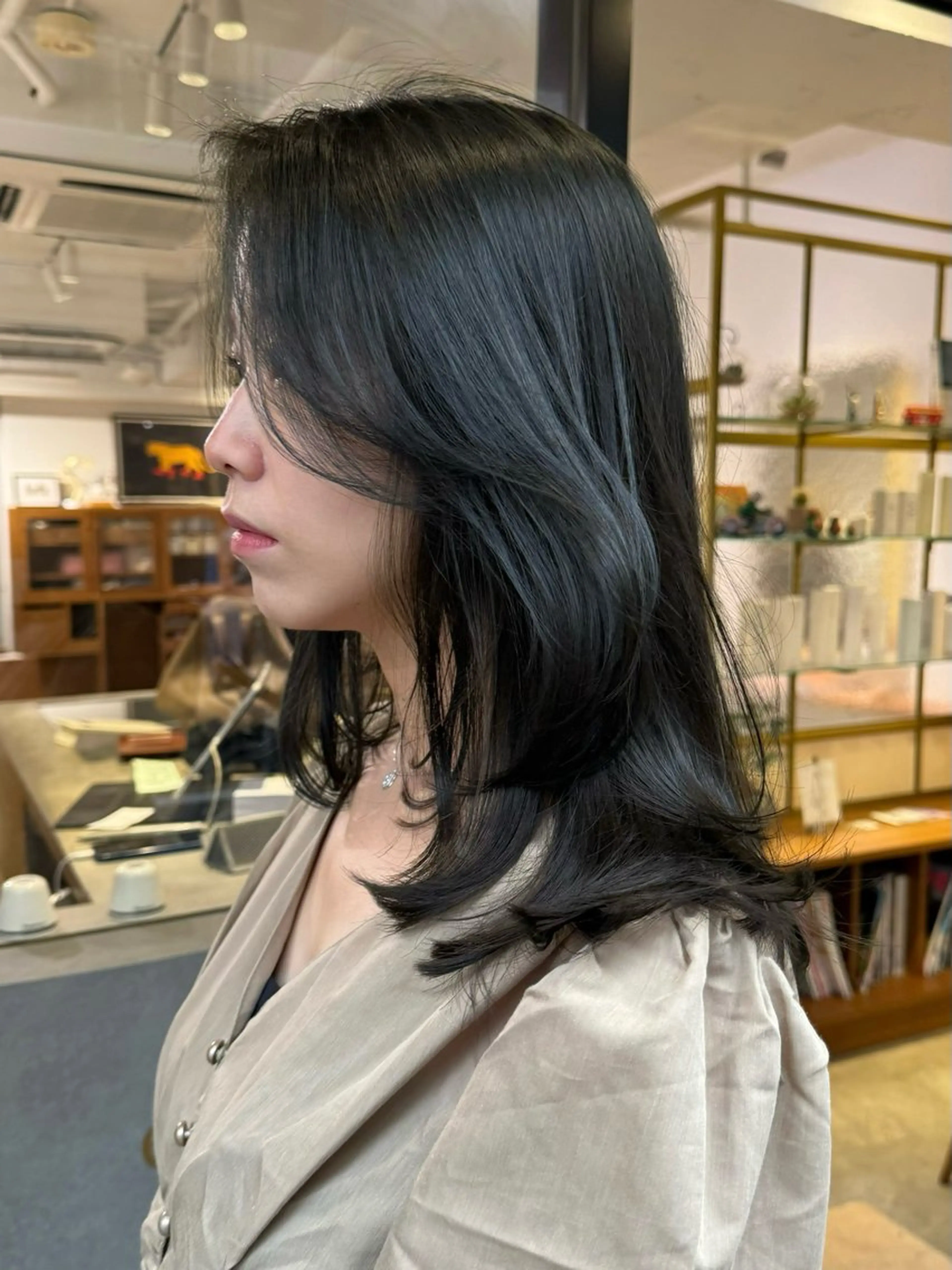 ミディアム カラー ブラウンカラー オリーブブラウン レイヤーカット ナガミネアリサ/ 学芸大学/海外ヘアのヘアスタイル