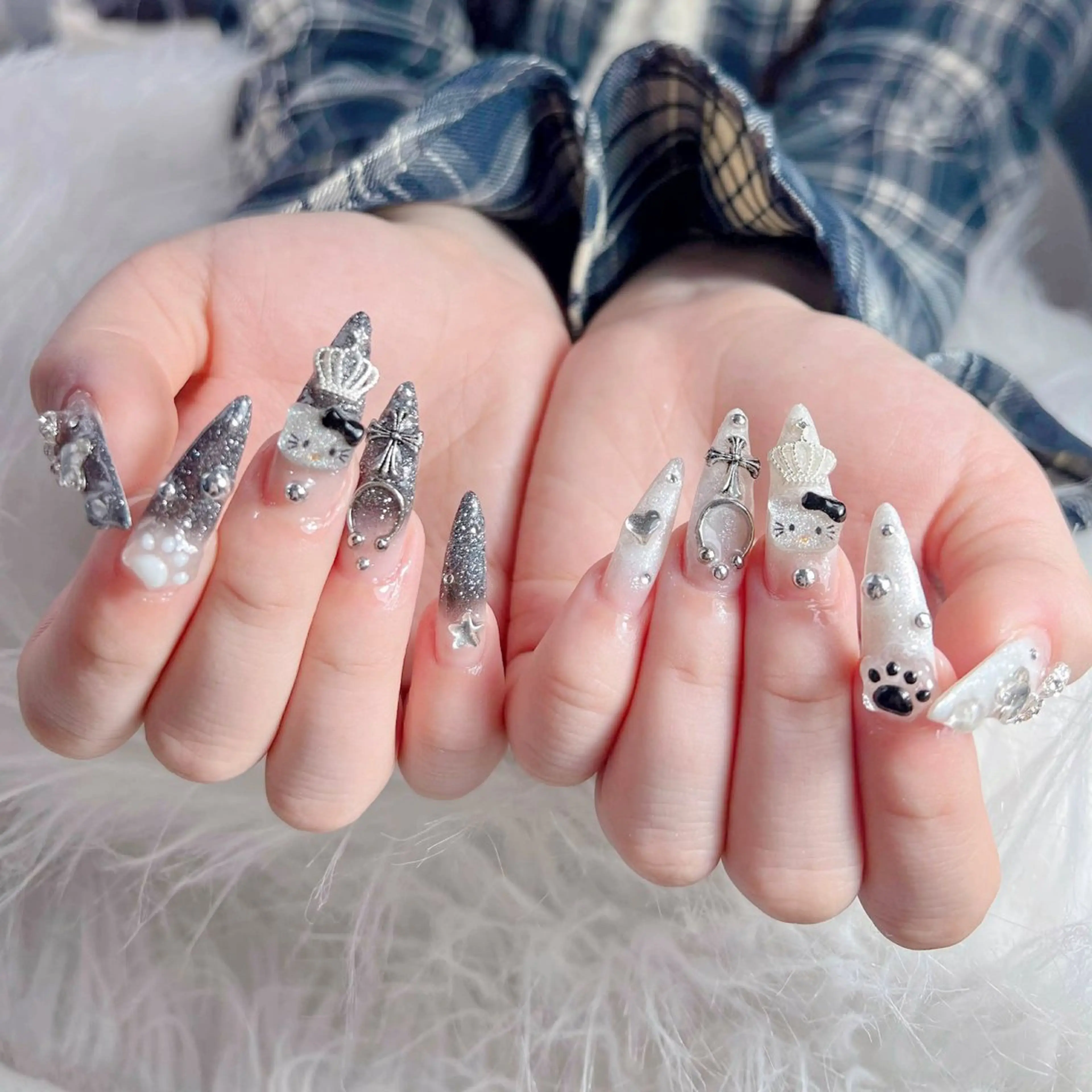 ネイル チークネイル フレンチネイル ガラスフレンチ グラデーション キラキラネイル ハンドネイル LilyLala Nailsalonのネイルデザイン