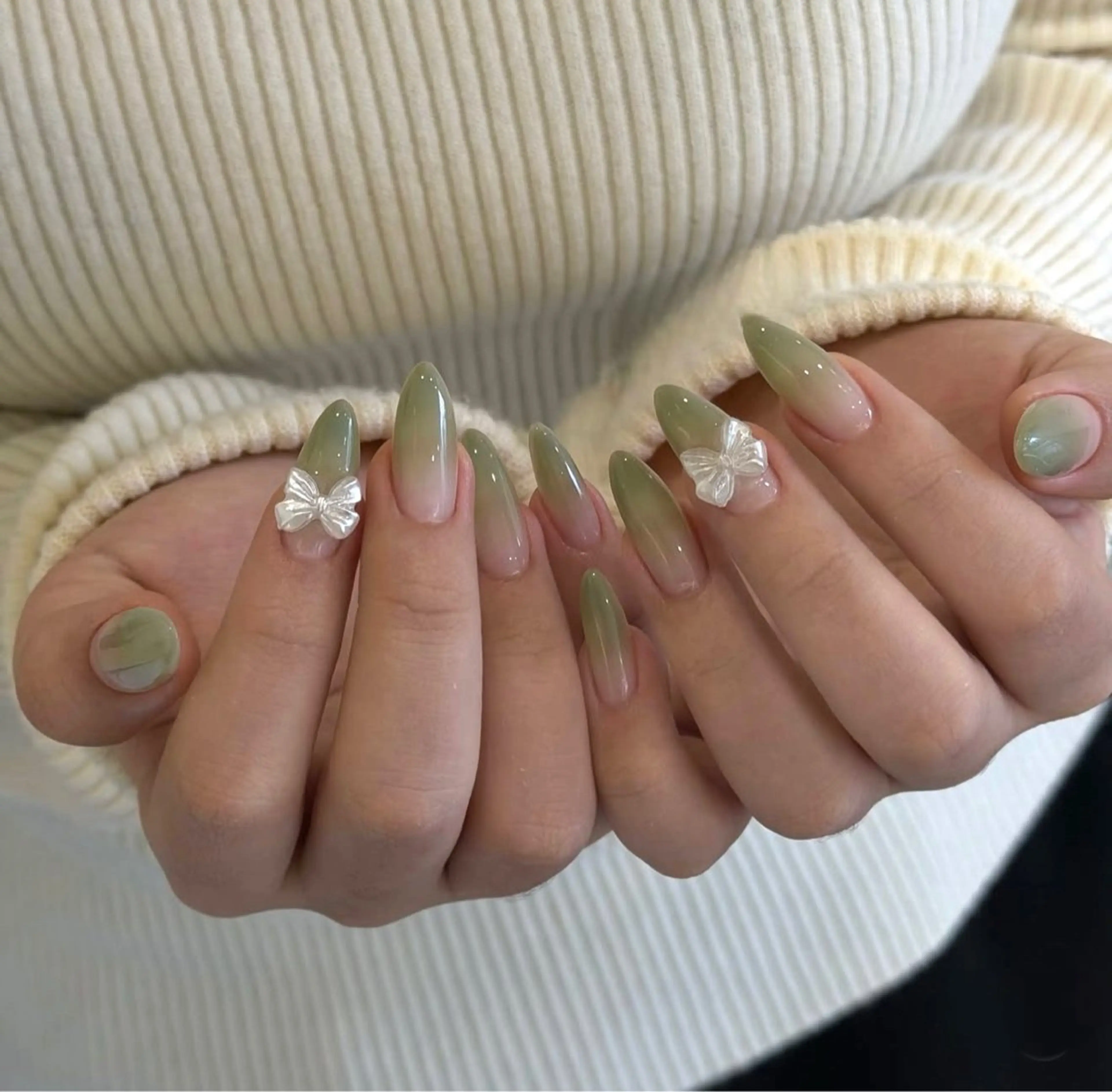 ネイル フラッシュネイル フレンチネイル グラデーション キラキラネイル 韓国ネイル ハンドネイル Lina nail所属・Lunaa 池袋のネイルデザイン