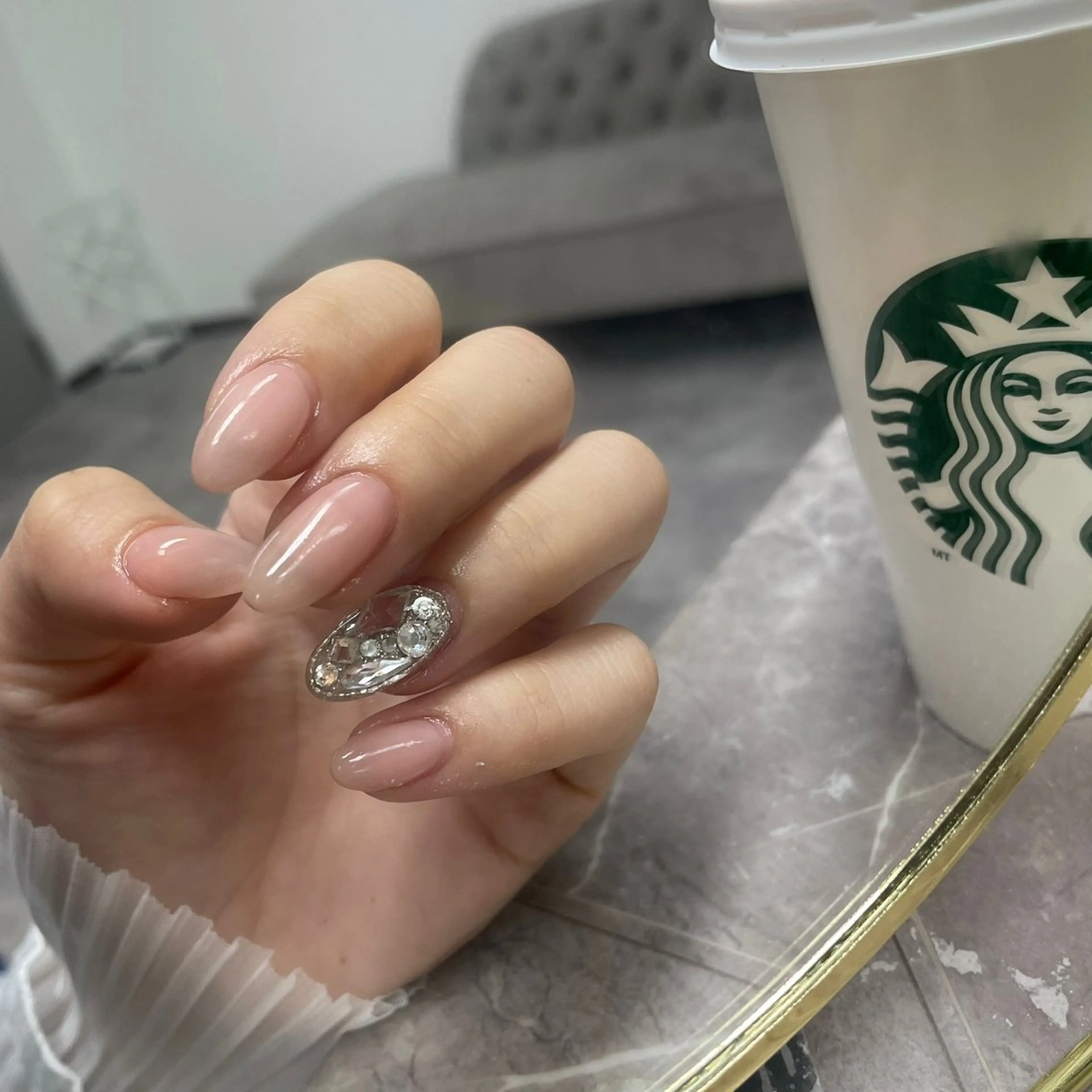 ネイル キラキラネイル 韓国ネイル ワンカラーネイル ワンホンネイル ハンドネイル フットネイル chai大阪上本町 sayakaのネイルデザイン