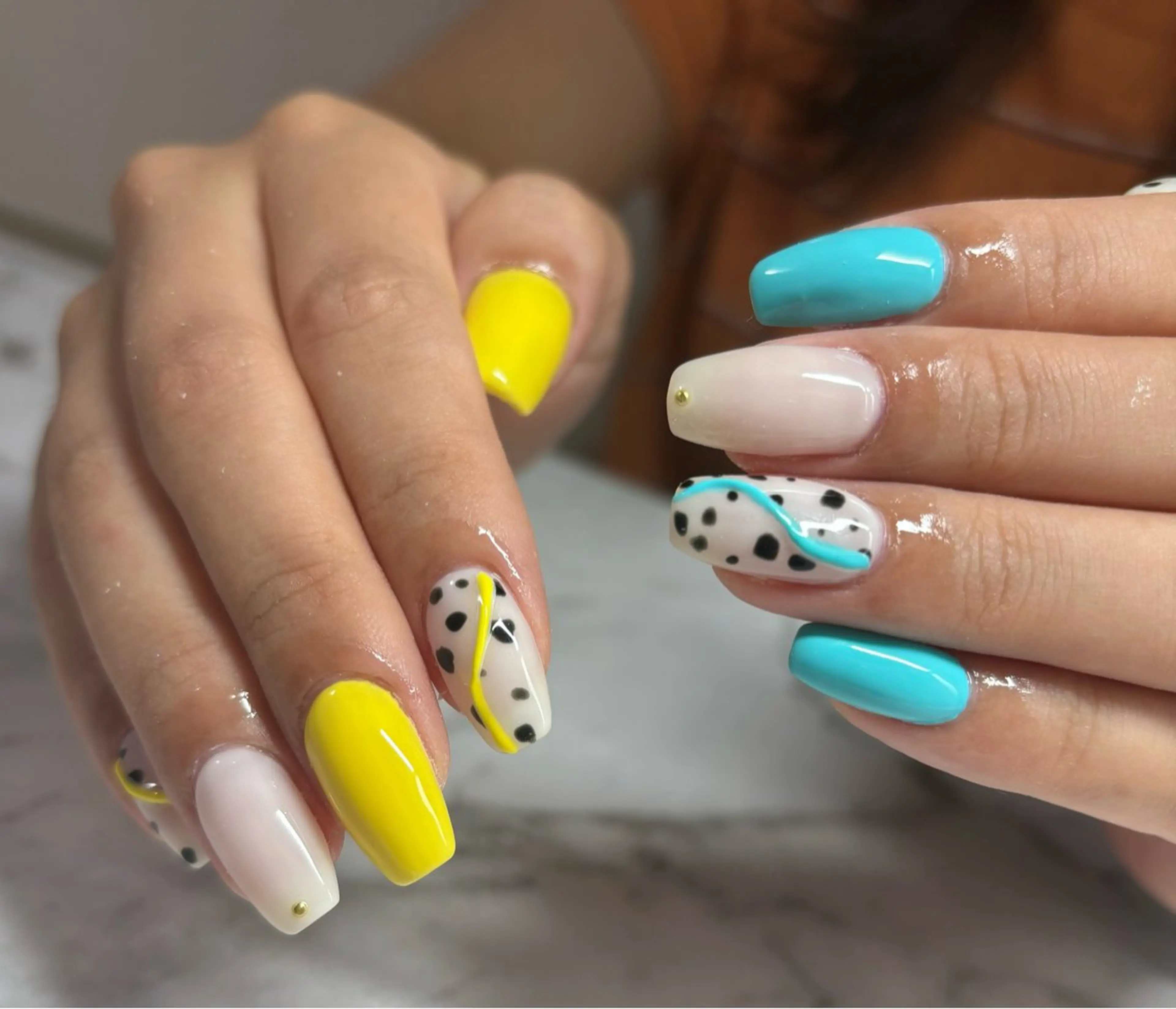 ネイル ハンドネイル フットネイル ハンドケア Beauty salon amour所属・宮崎 愛音のネイルデザイン