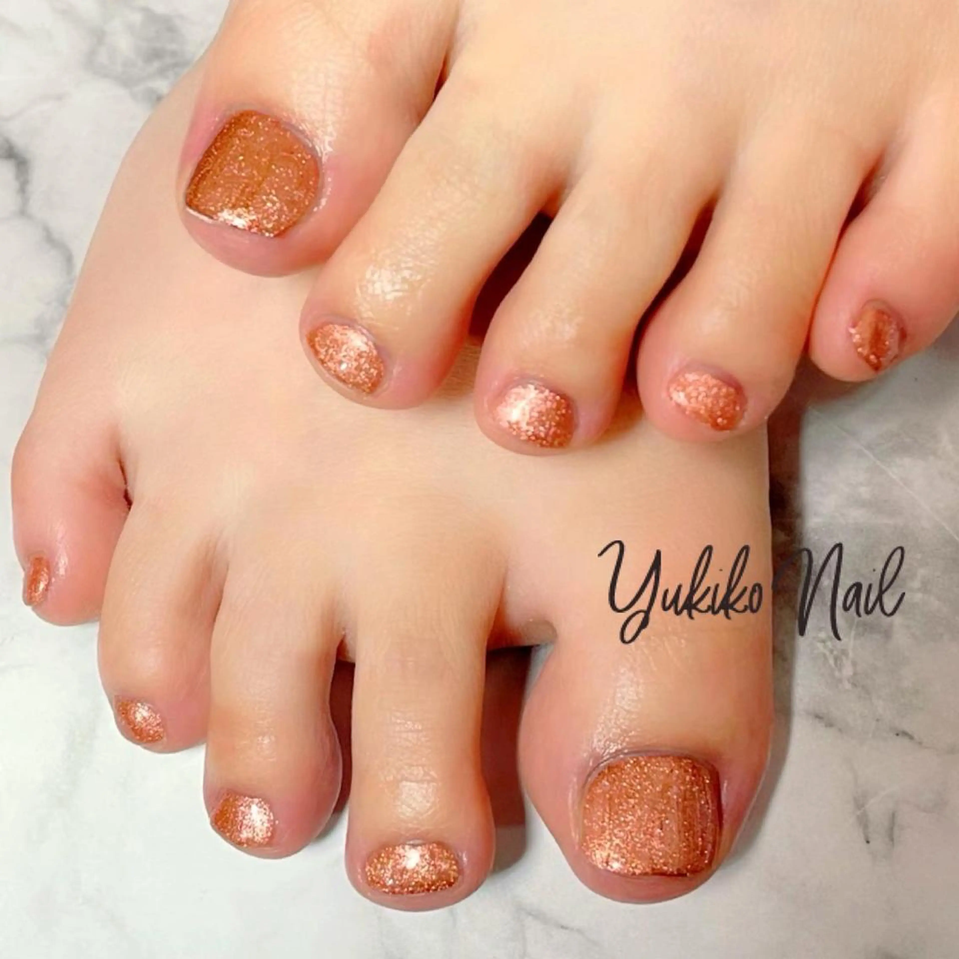 ネイル フットネイル ラメ(グリッター) ワンカラーネイル ピンク フットネイル ユキコ ネイルのネイルデザイン