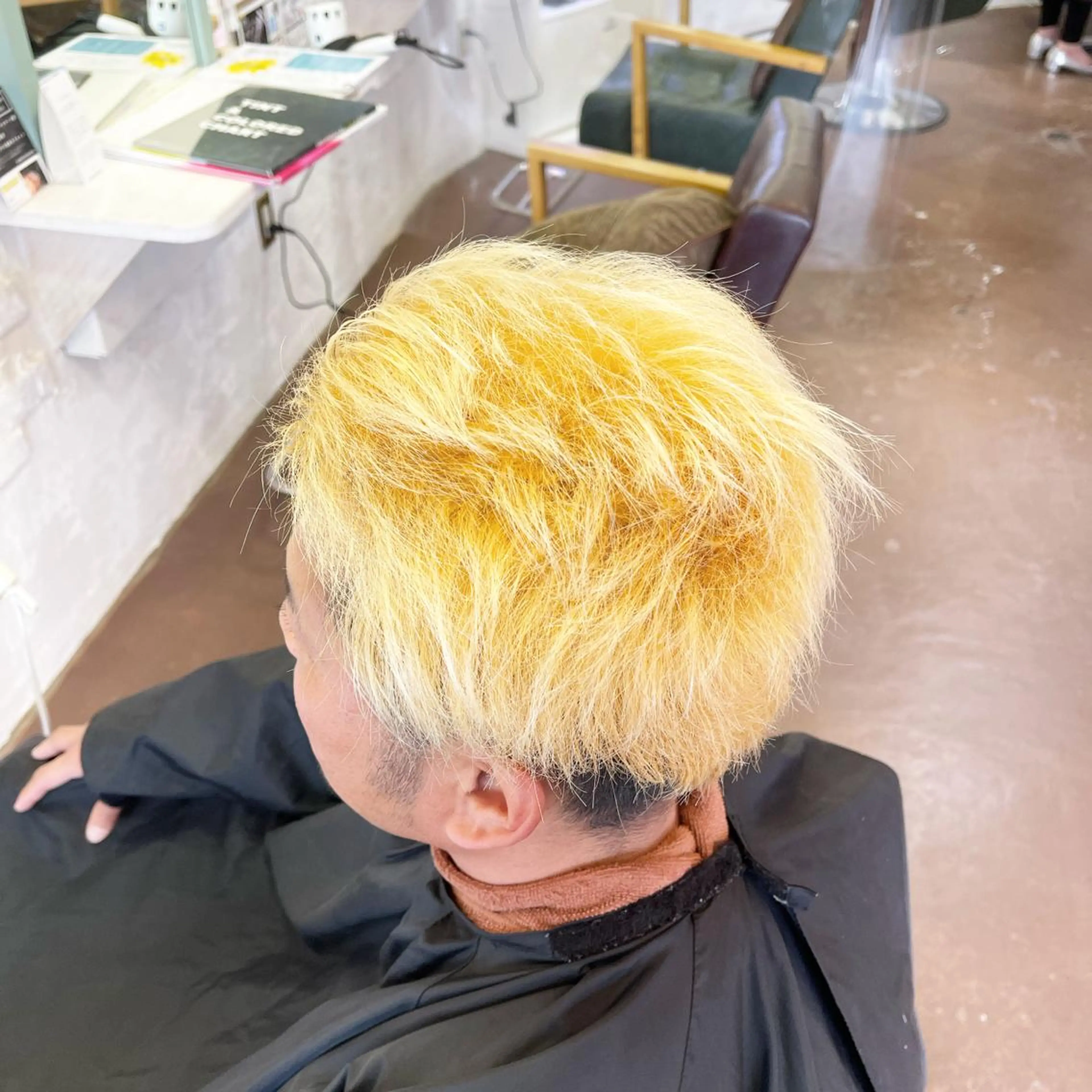 ショート カラー パーマ ヘアアレンジ メンズ メンズバレイヤージュ メンズインナーカラー バレイヤージュ ベージュカラー グレージュ ヘアカラー トリートメント Add9 柳田健登のヘアスタイル