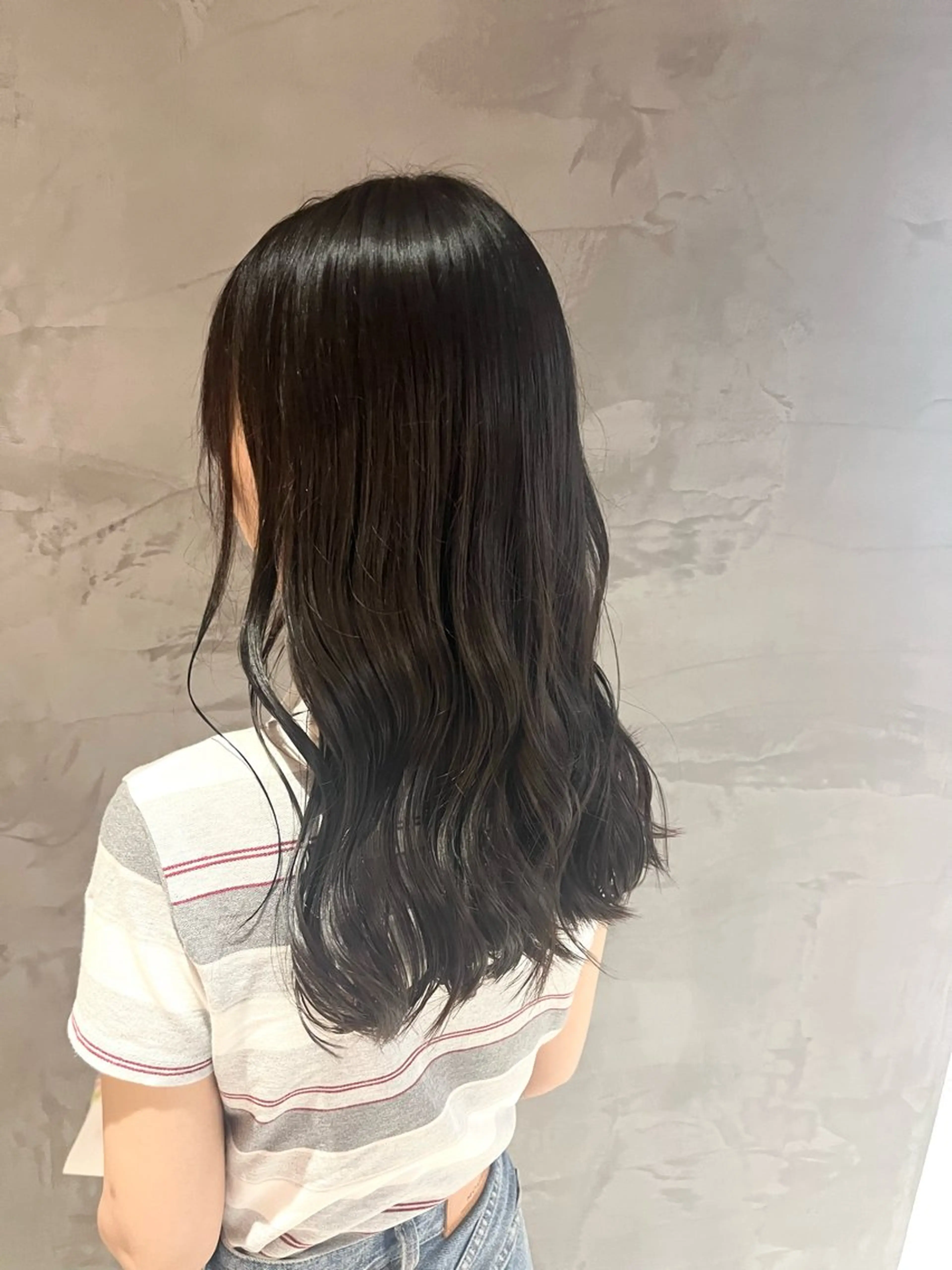 セミロング カラー アッシュ アッシュグレー アッシュグレージュ グレージュ AYU (ému) 伏見/髪質改善のヘアスタイル