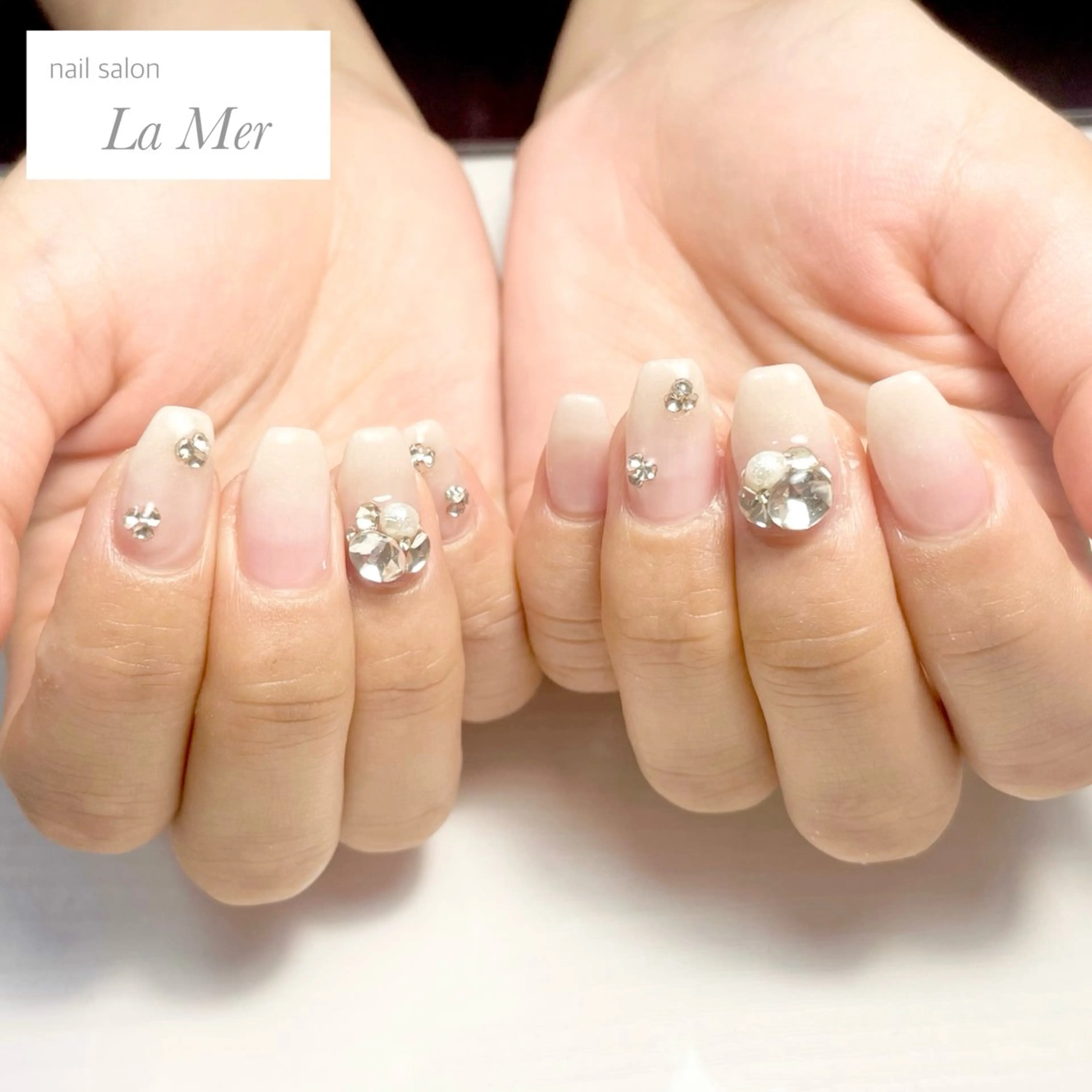 ネイル グラデーション ラメ(グリッター) ラメグラデーション 持ち込み ストーンネイル nailsalon La Merのネイルデザイン