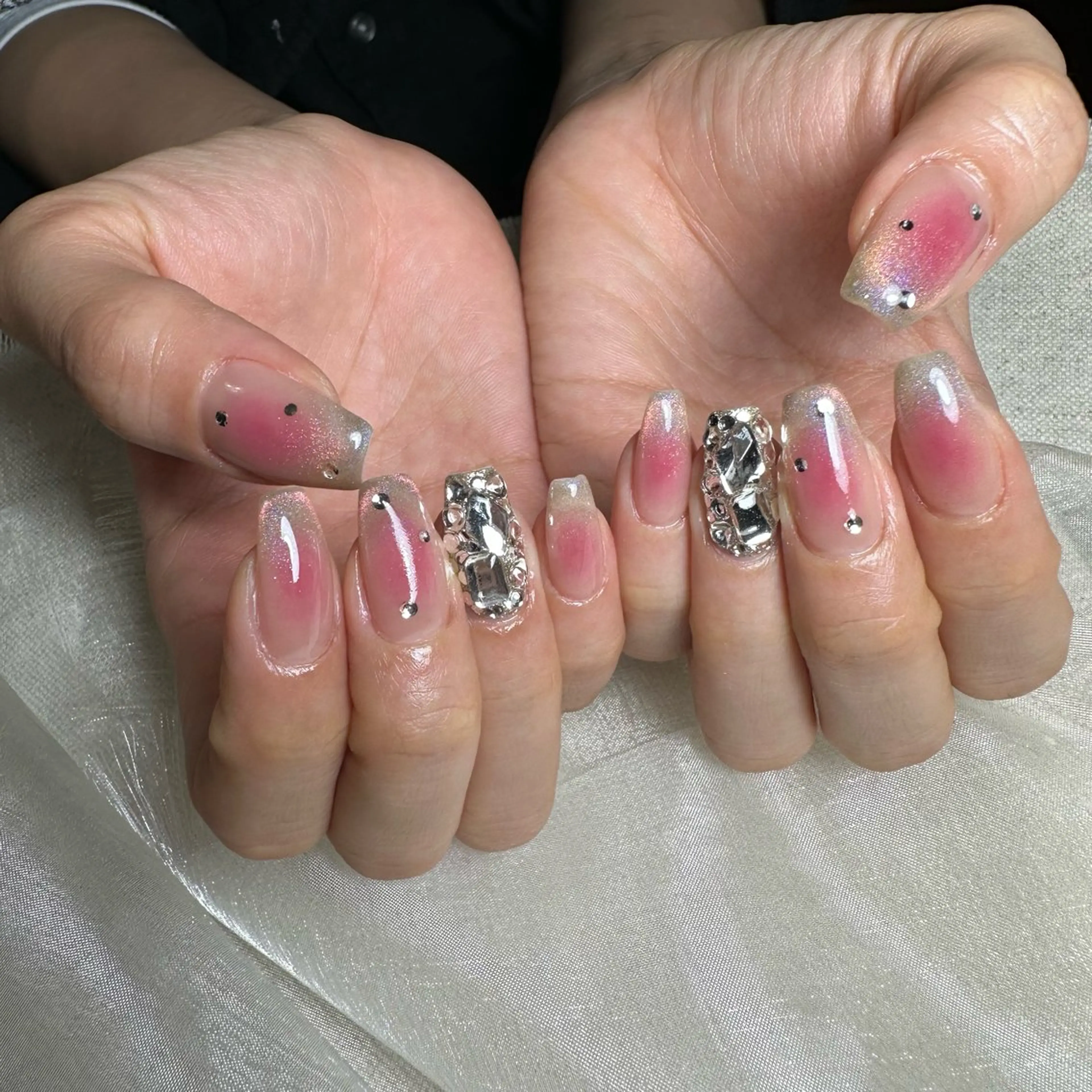 ネイル ハンドネイル repos~ルポ~所属・里見 麗のネイルデザイン