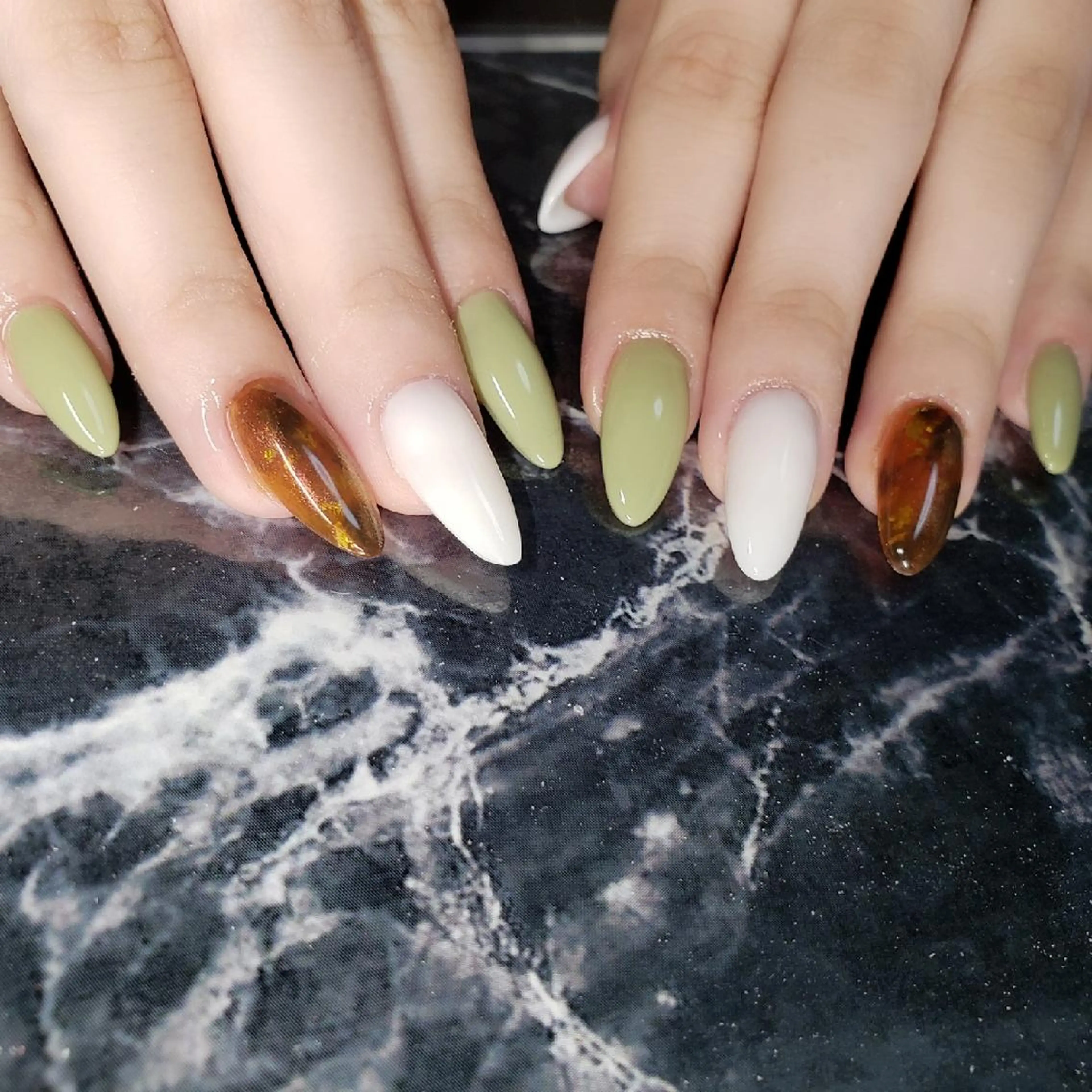 ミディアム ネイル ハンドネイル クロキ 。のネイルデザイン