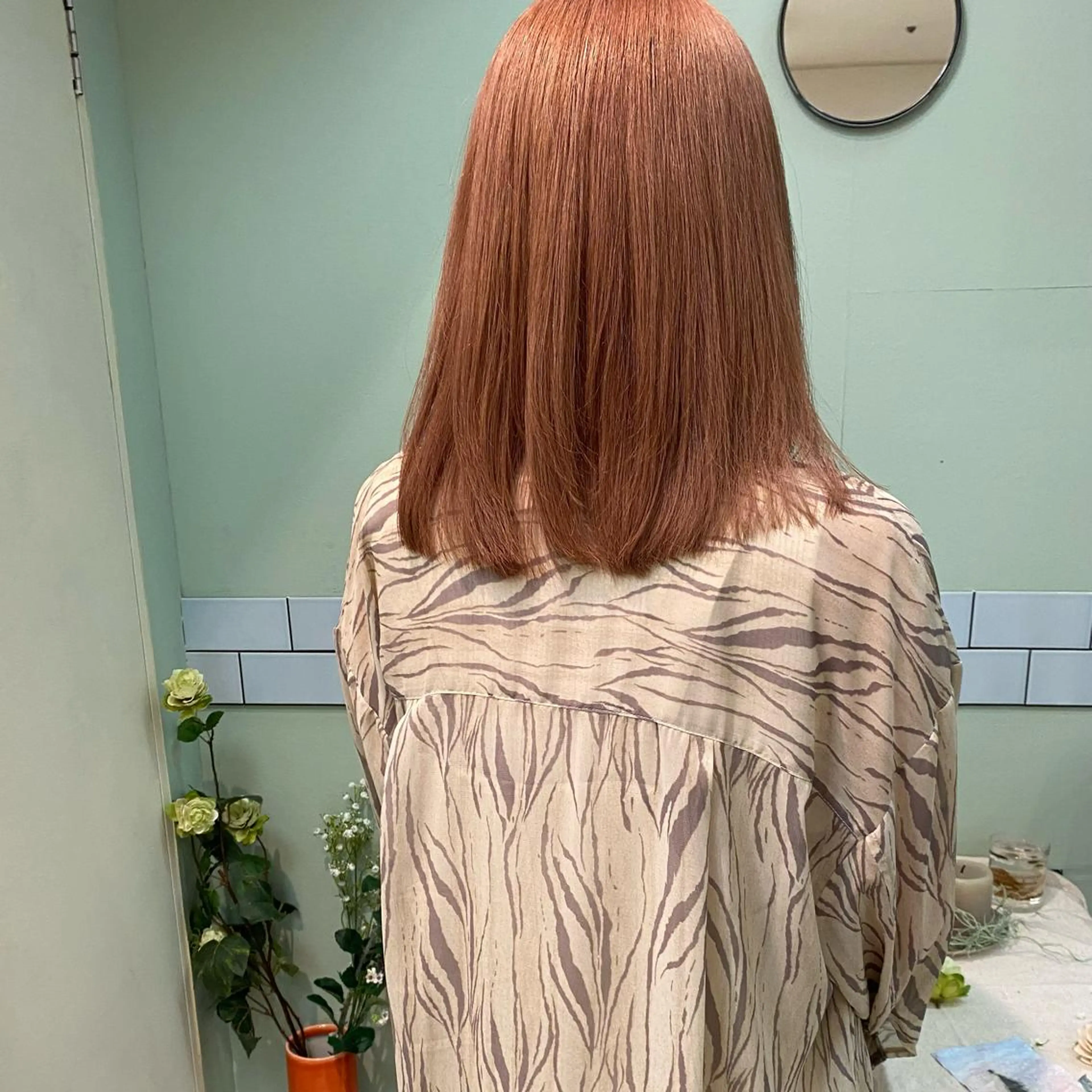 ミディアム カラー オレンジ カット ヘアカラー トリートメント 髪質改善ｶﾗｰ ｹｱﾌﾞﾘｰﾁ/ﾀﾑのヘアスタイル