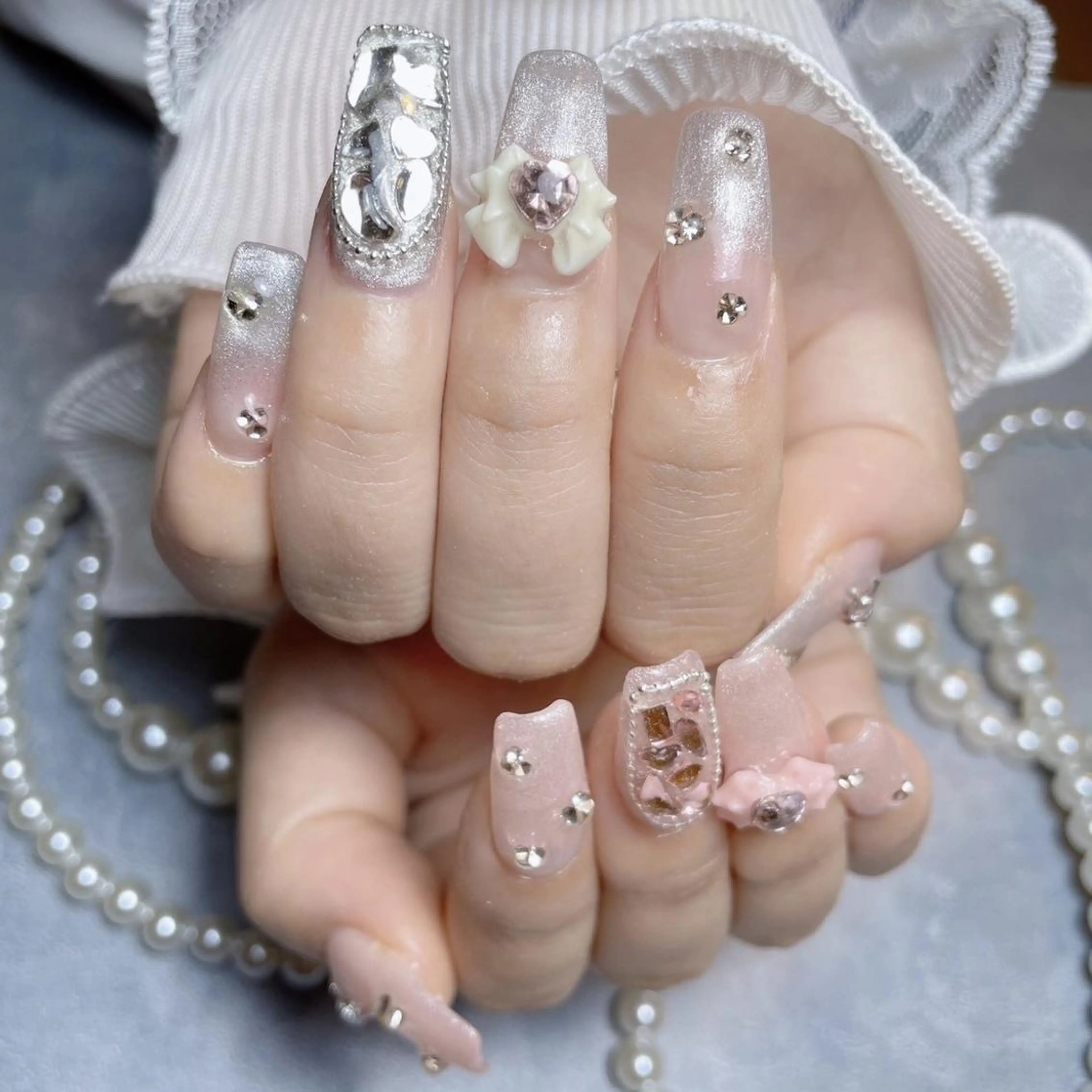 ネイル RAFFINE 月🦋🩵のネイルデザイン