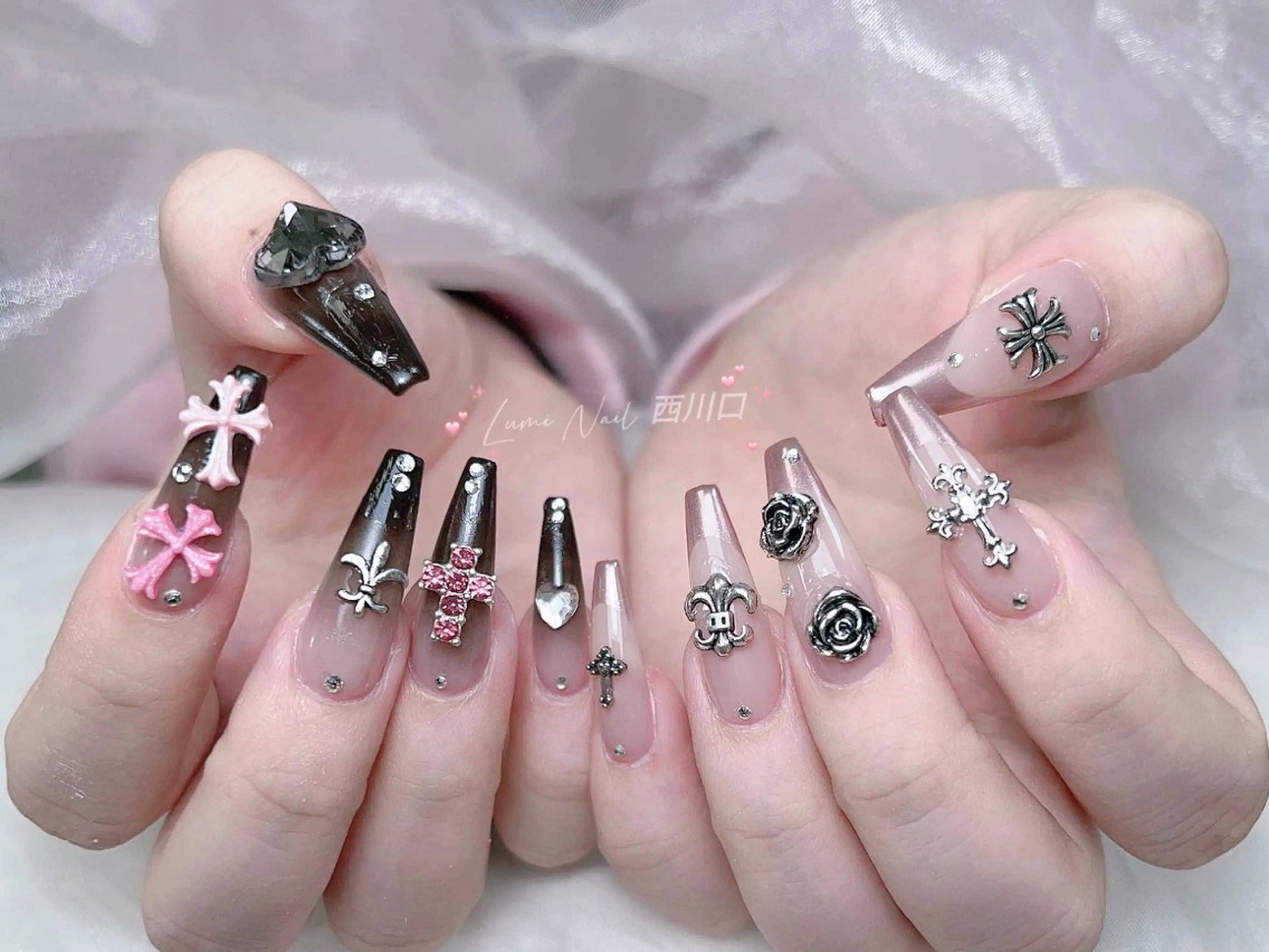 ネイル フットネイル ジェルネイル キラキラネイル オフィスネイル ピンク Lumiネイルサロン所属・Lumi Nail Salonのネイルデザイン