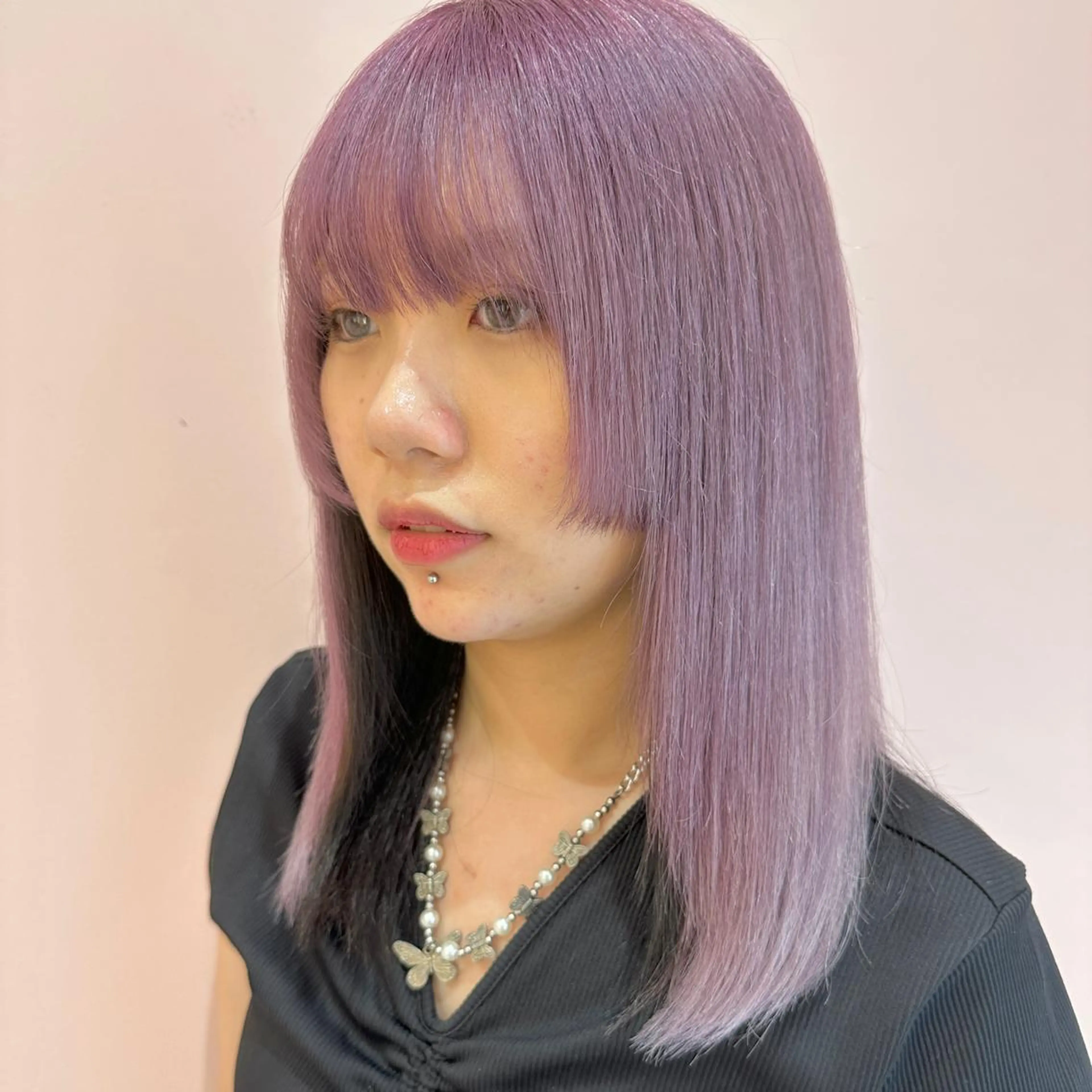 セミロング カラー 黒髪 ブリーチ ラベンダーカラー ピンクカラー ピンクラベンダー カット ヘアカラー トリートメント レイヤーカット/ ハイトーンchimiのヘアスタイル