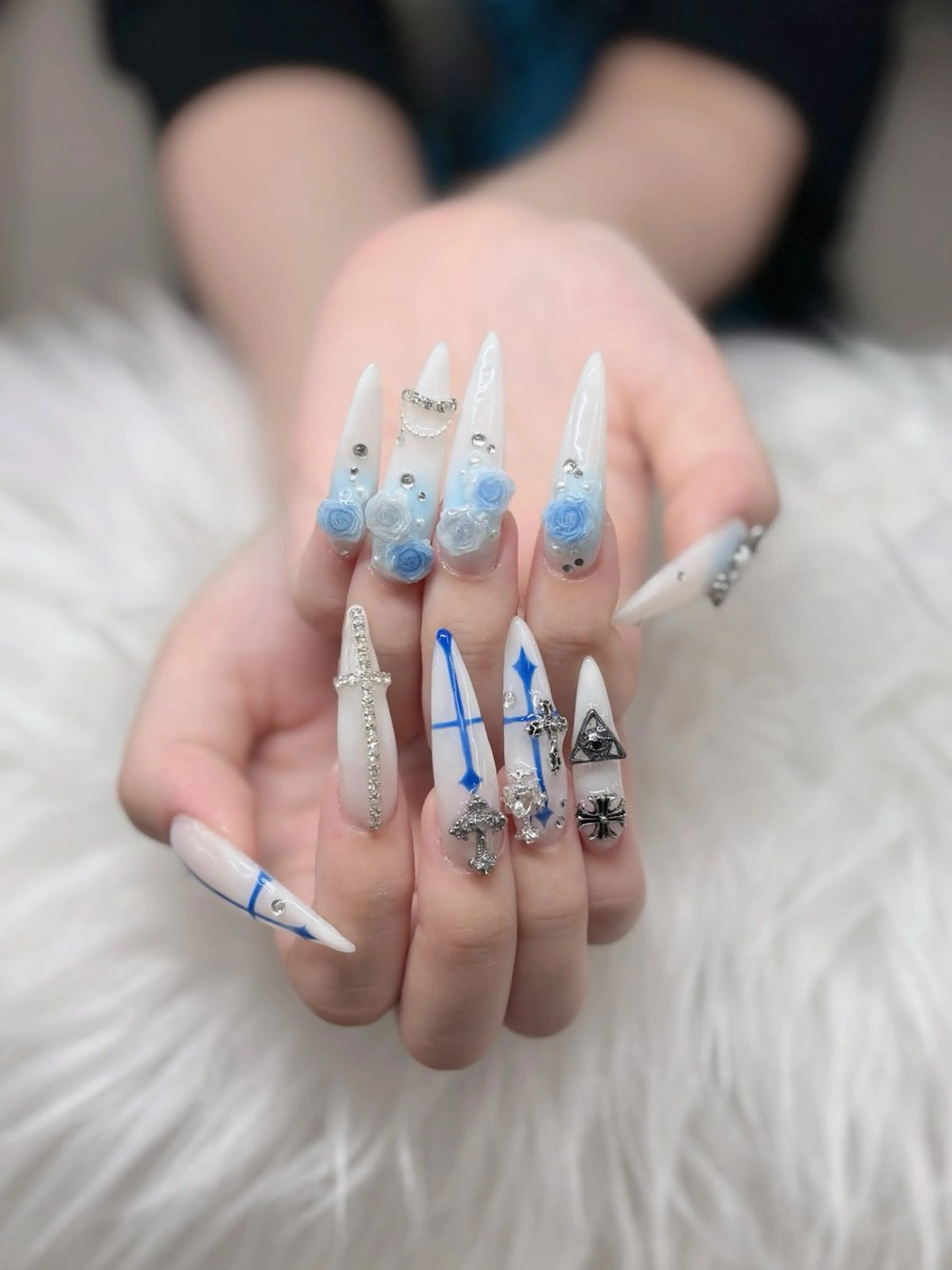 ネイル フレンチネイル ジェルネイル キラキラネイル 韓国ネイル マグネットネイル Julli NailStudioのネイルデザイン