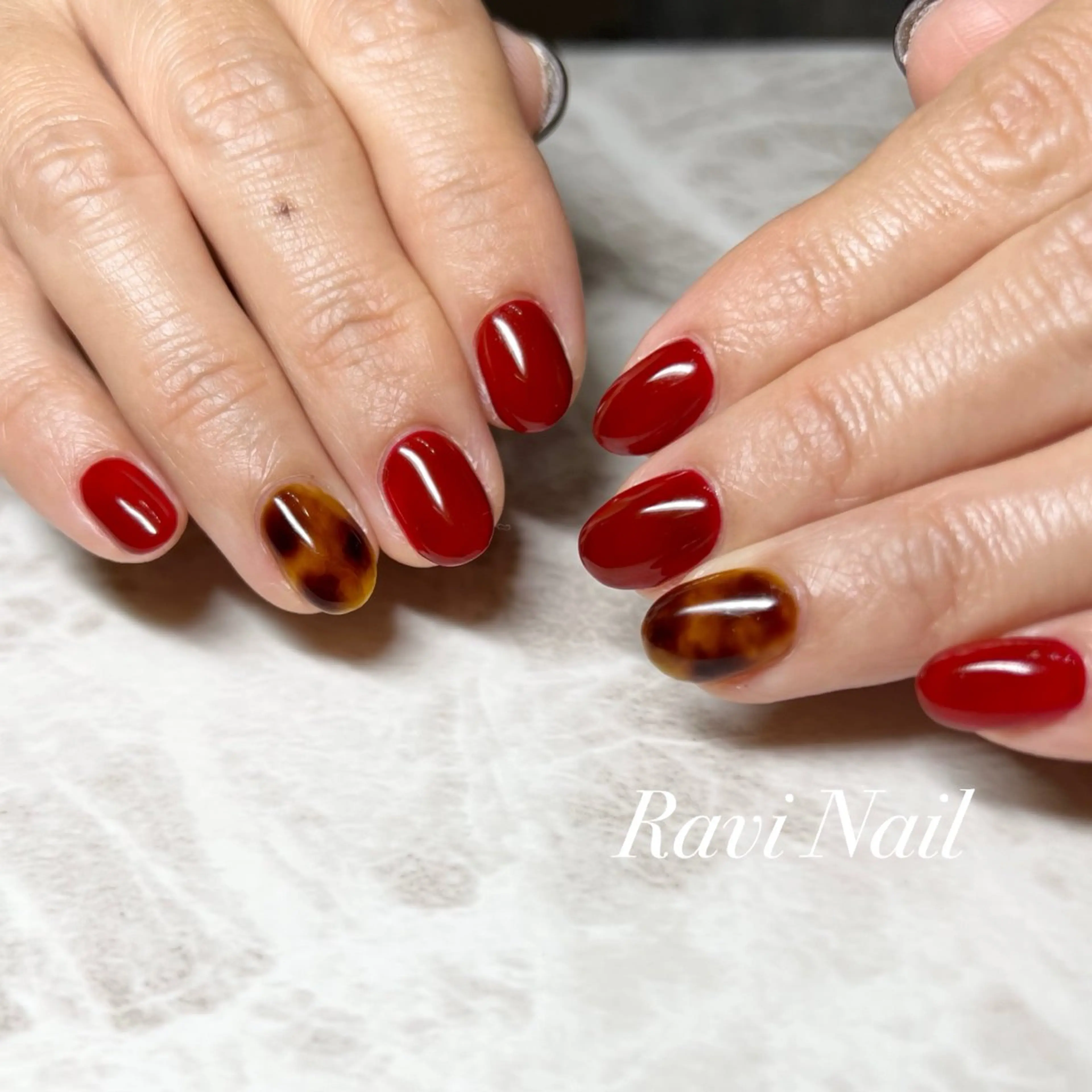 ネイル アートネイル べっ甲ネイル ボルドー ショートネイル U. Minakoのネイルデザイン