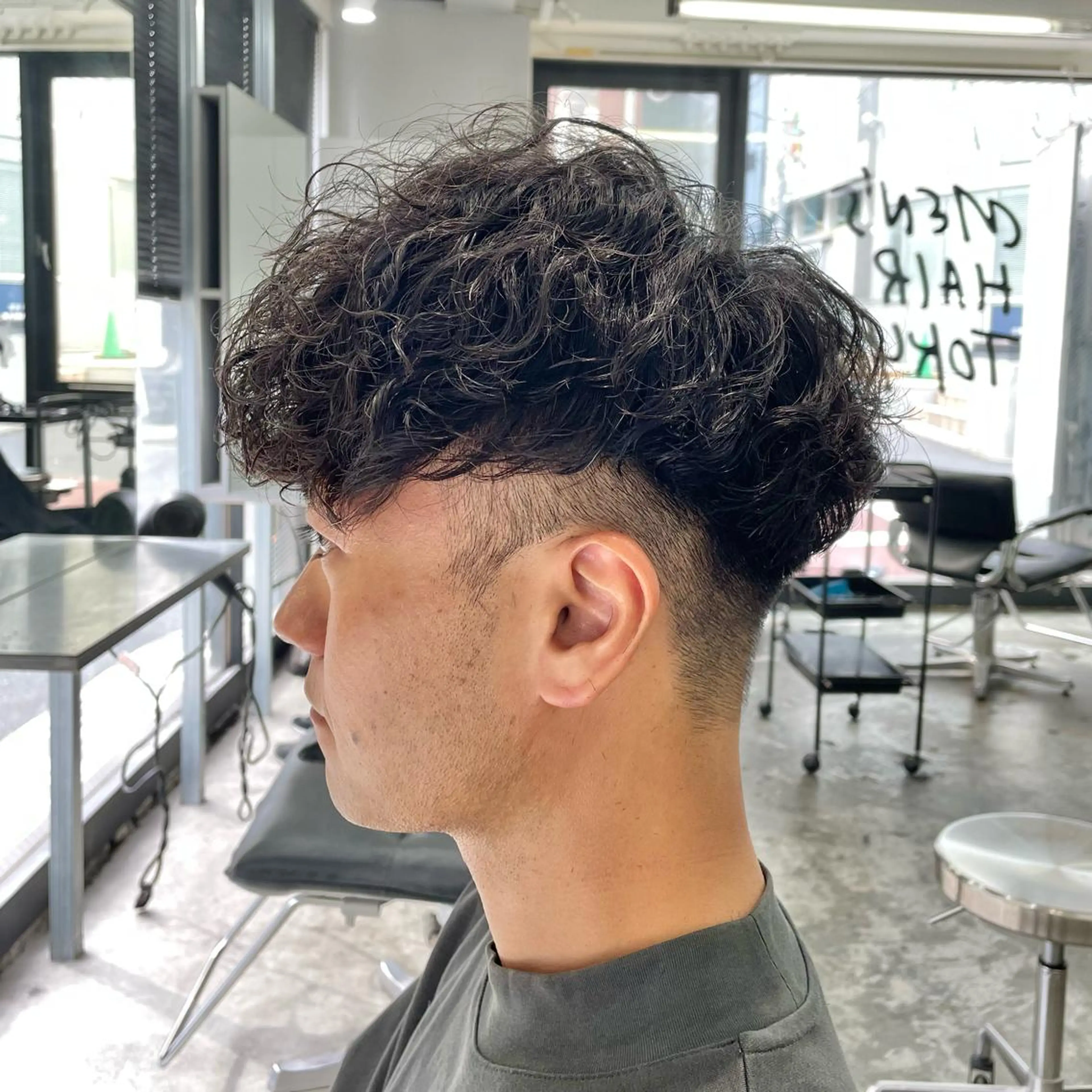 ショート パーマ メンズ スペインカール カット パーマ メンズ特化美容師/ 藤戸 椋のヘアスタイル