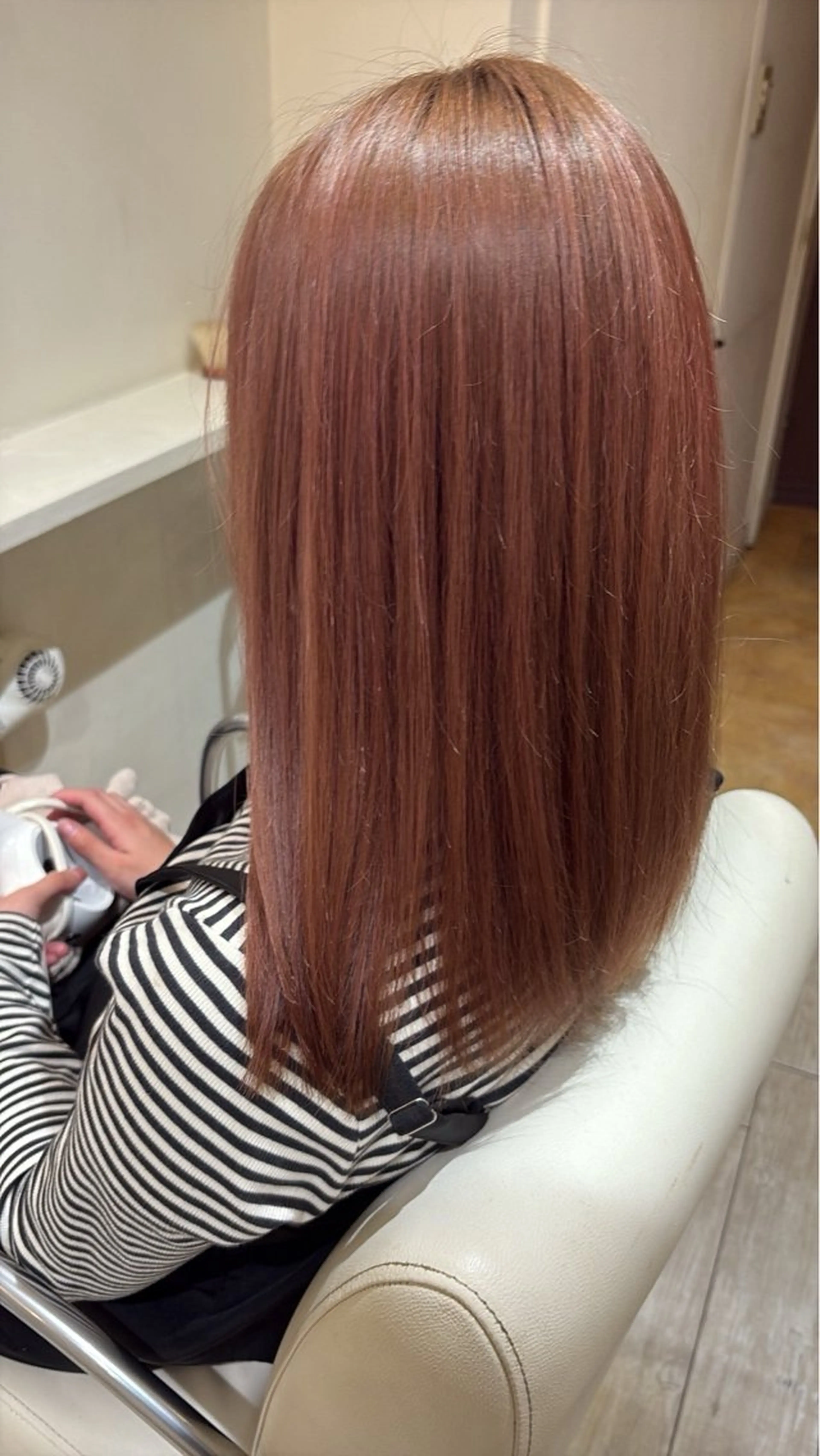 ロング カラー ベージュカラー ブリーチ ピンクカラー ピンクベージュ トリートメント NICCOLO室見 Erinaのヘアスタイル