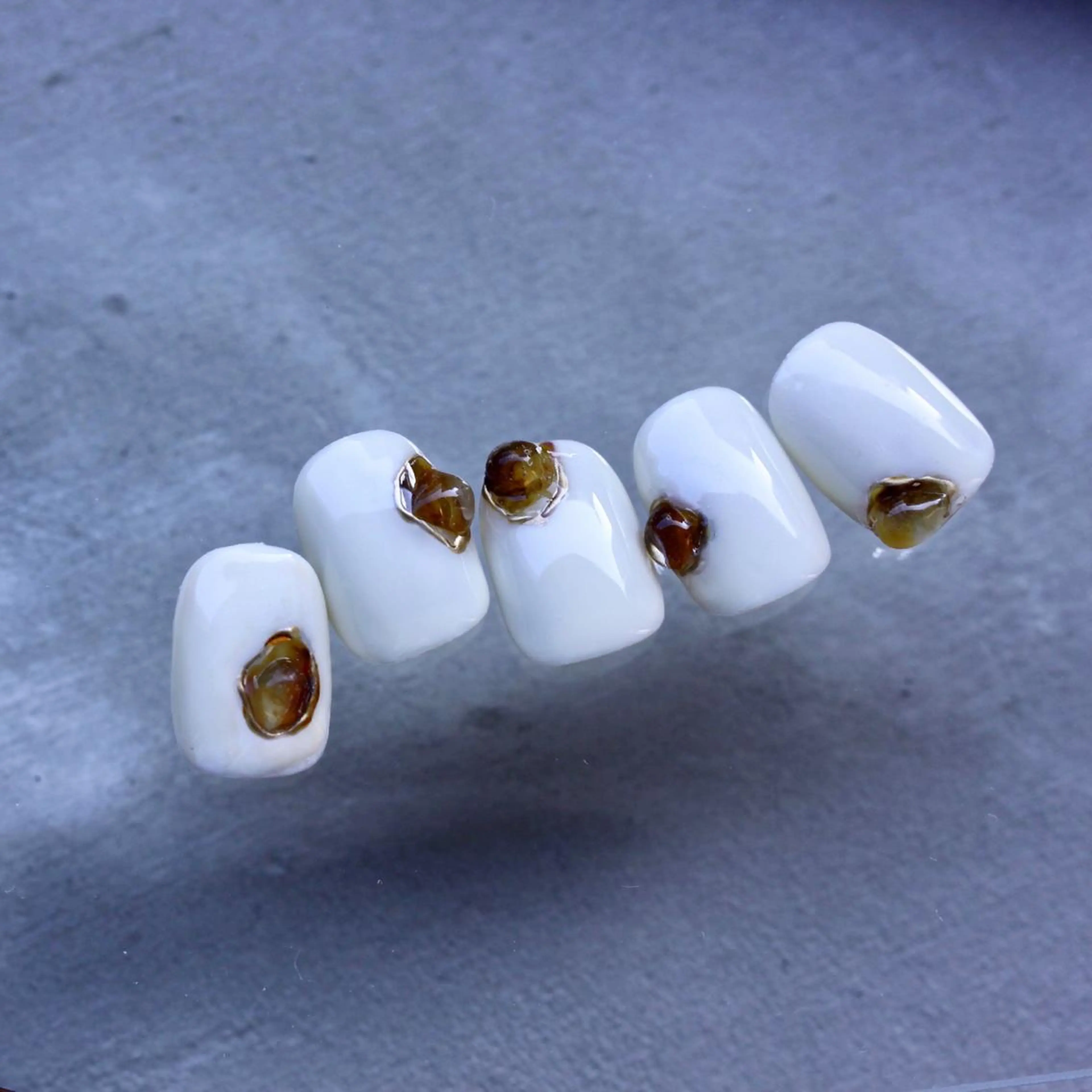 ネイル べっ甲ネイル ブラウン ワンカラーネイル ハンドネイル Elio所属・Elio 国泰寺のネイルデザイン