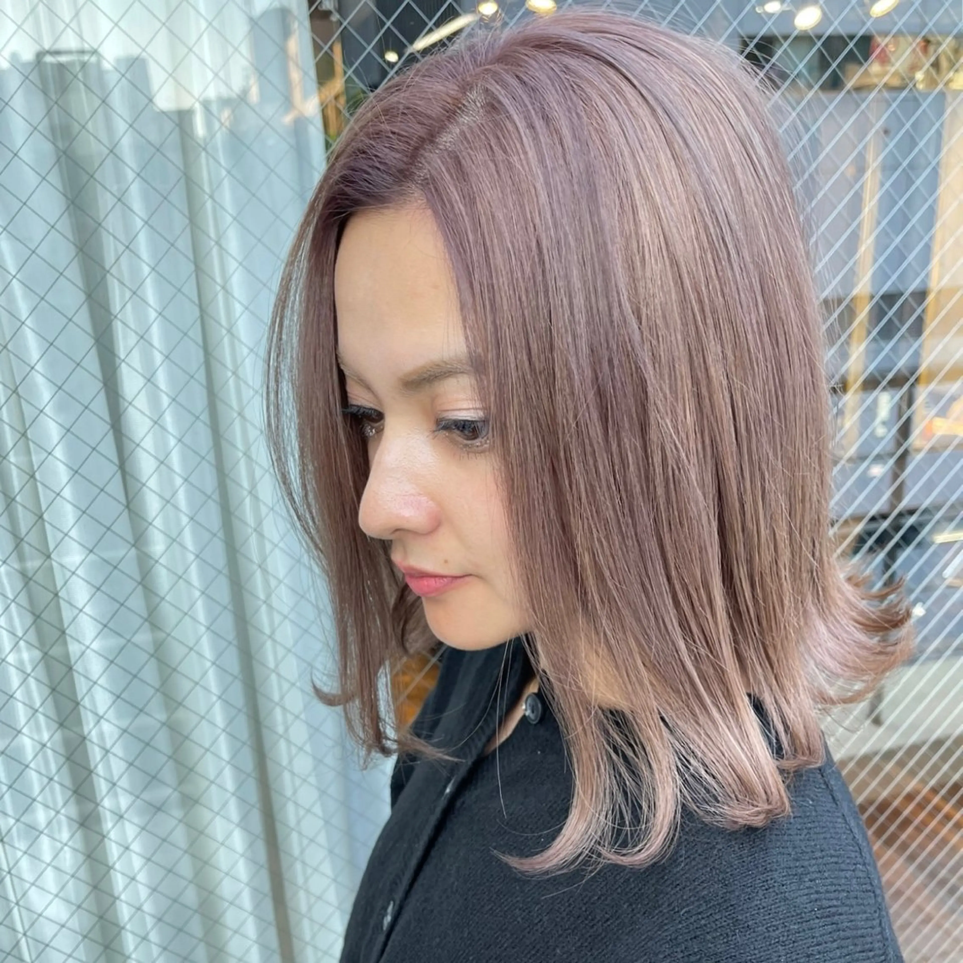 セミロング カラー ベージュカラー デザインカラー ダブルカラー ハイトーンカラー イルミナカラー カット ヘアカラー トリートメント ボブ/ダブルカラー 縮毛矯正/支持多数のヘアスタイル