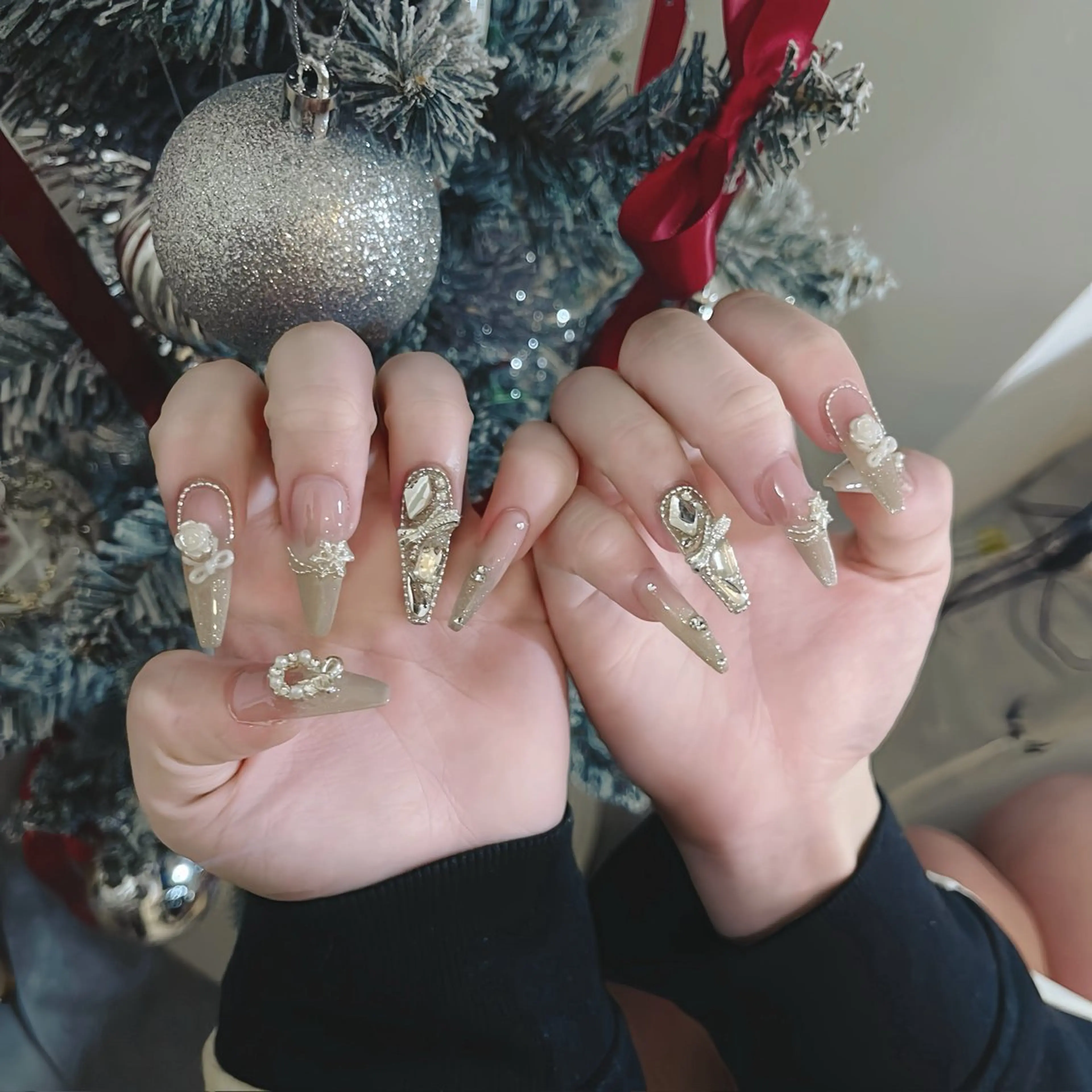 ネイル 長さ出し ネイルチップ crystal ___nail所属・Au Thuc trinhのネイルデザイン