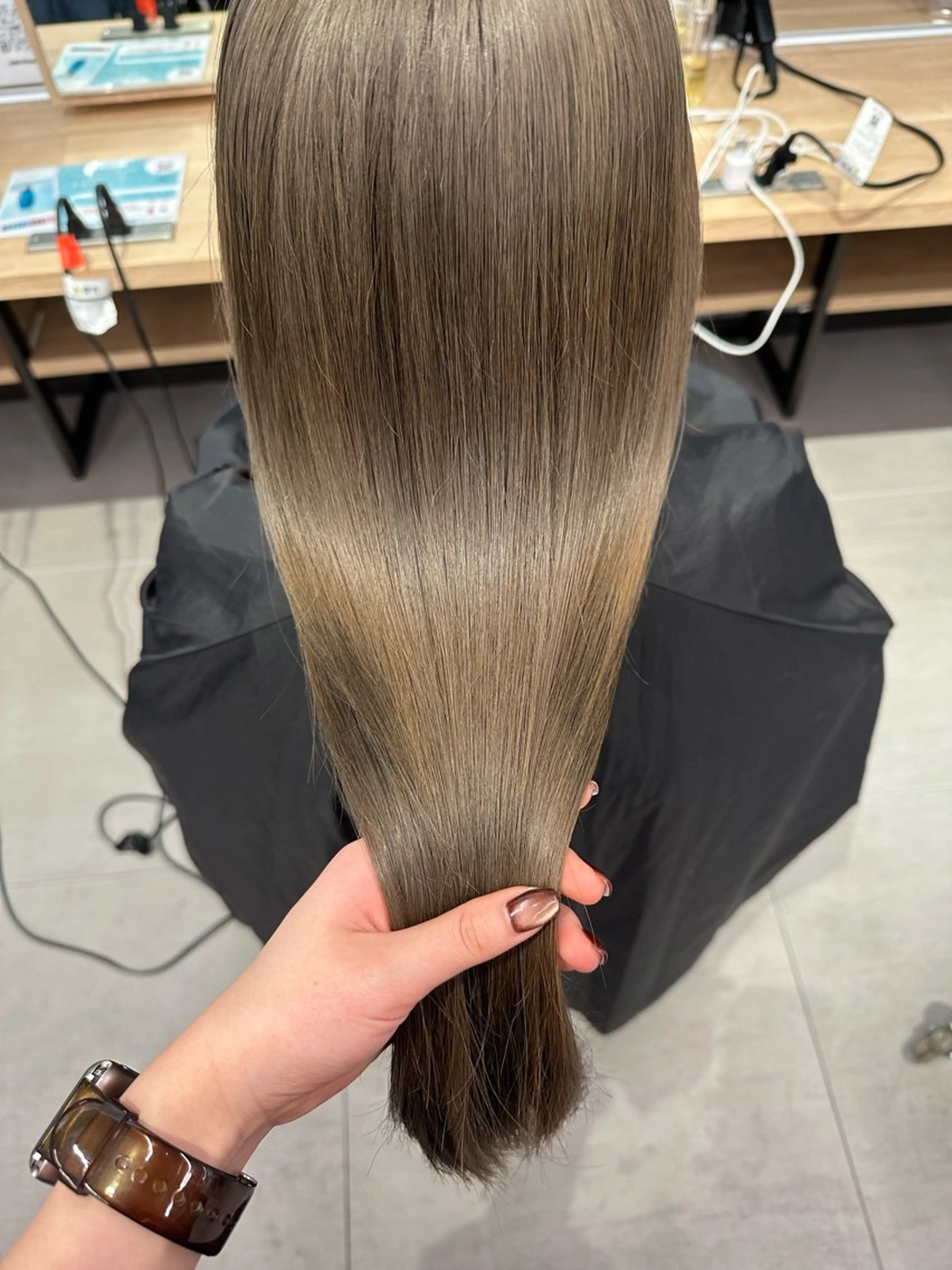 ロング カラー ベージュカラー ブリーチ ハイトーンカラー ブリーチなしカラー オリーブベージュ カット ヘアカラー トリートメント REINA☁️透明感 カラー/ぷつっと♡のヘアスタイル