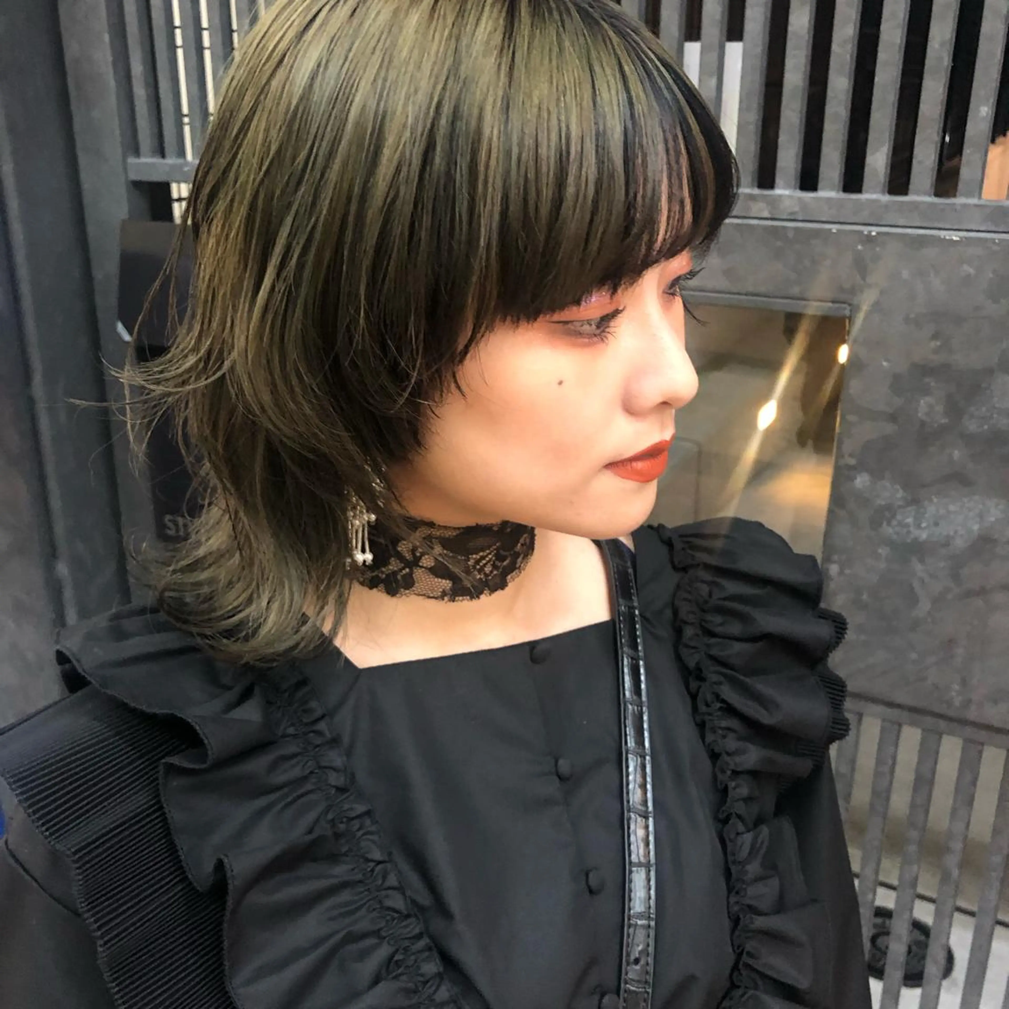 ミディアム カラー ウルフカット／吉村 桃子のヘアスタイル