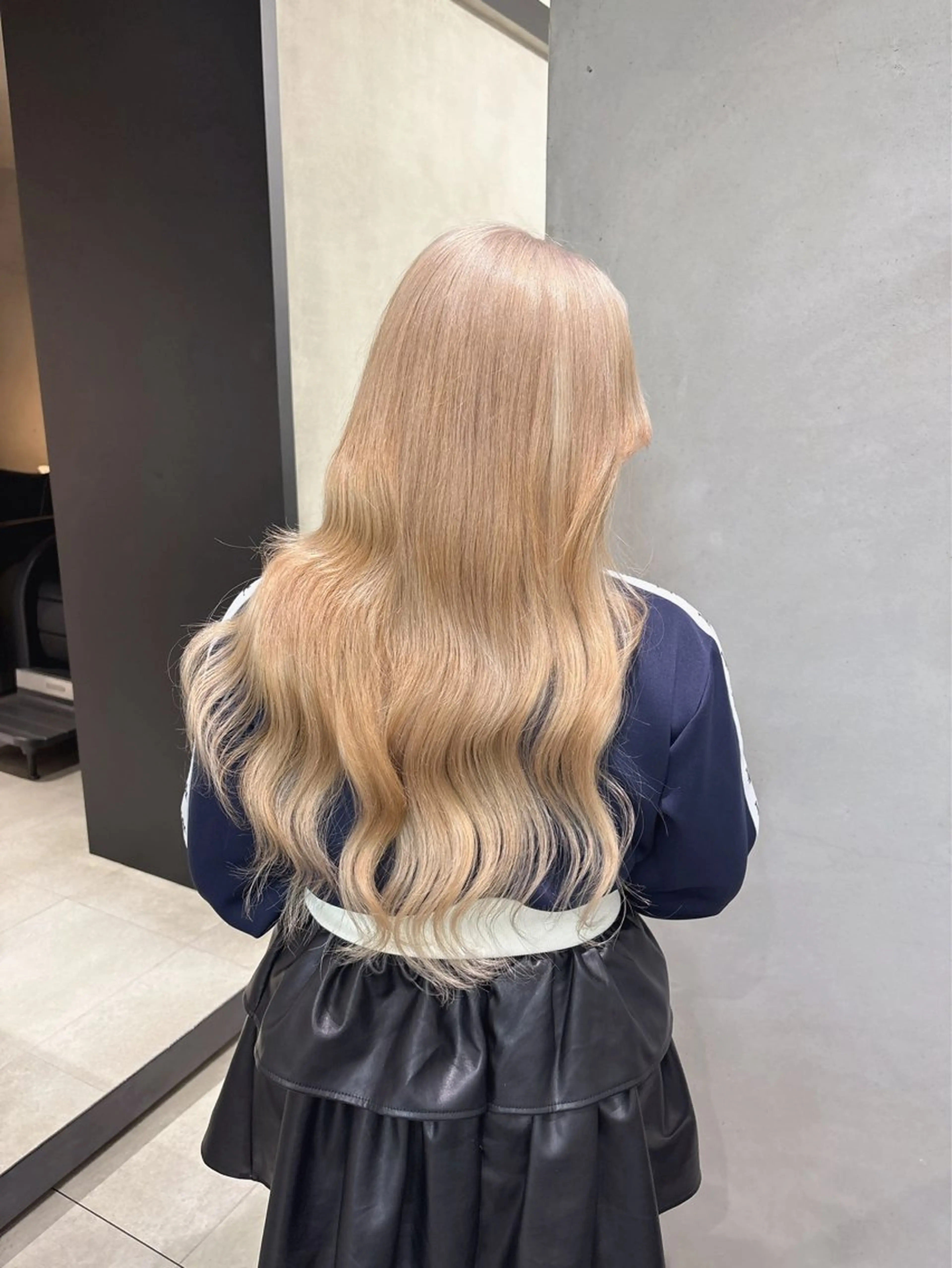 ロング カラー 🇰🇷韓国風ハイ トーンKANA🖤のヘアスタイル