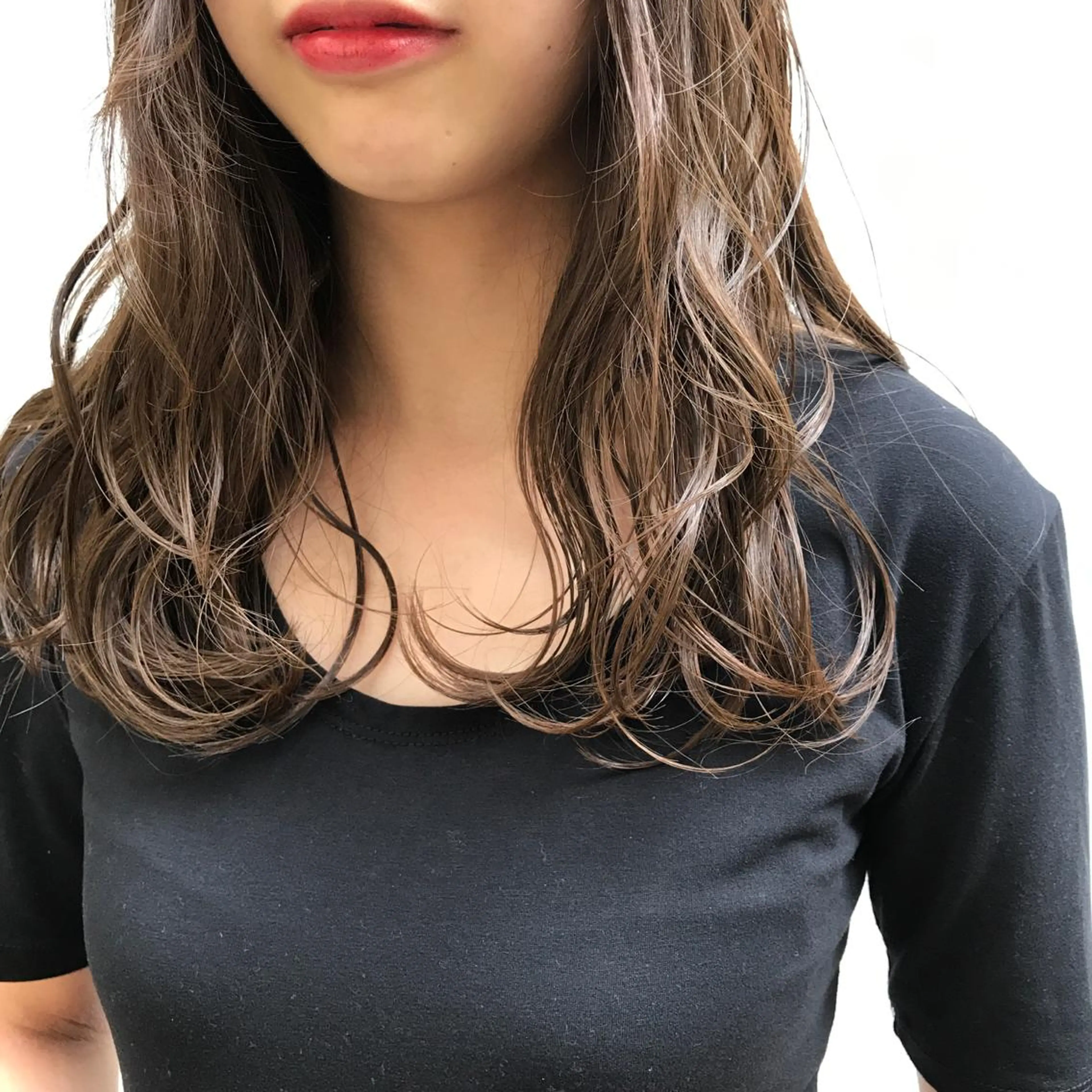 セミロング カラー アッシュ ベージュカラー ブリーチ ブリーチなしカラー 日々所属・谷 大地のヘアスタイル