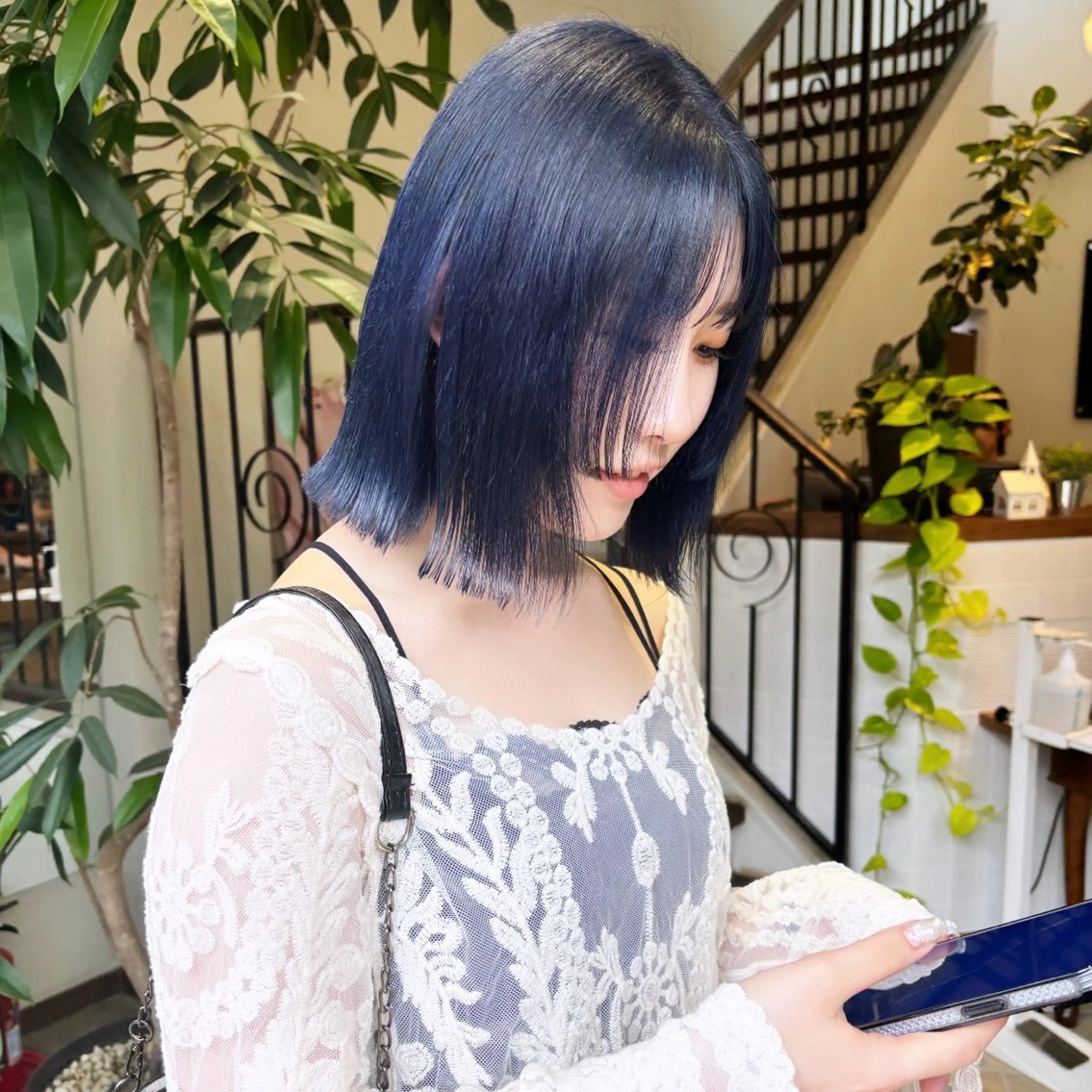 ミディアム カラー ブリーチ ブルーカラー ケアブリーチ ダブルカラー ボブ MIKA 柏のヘアスタイル