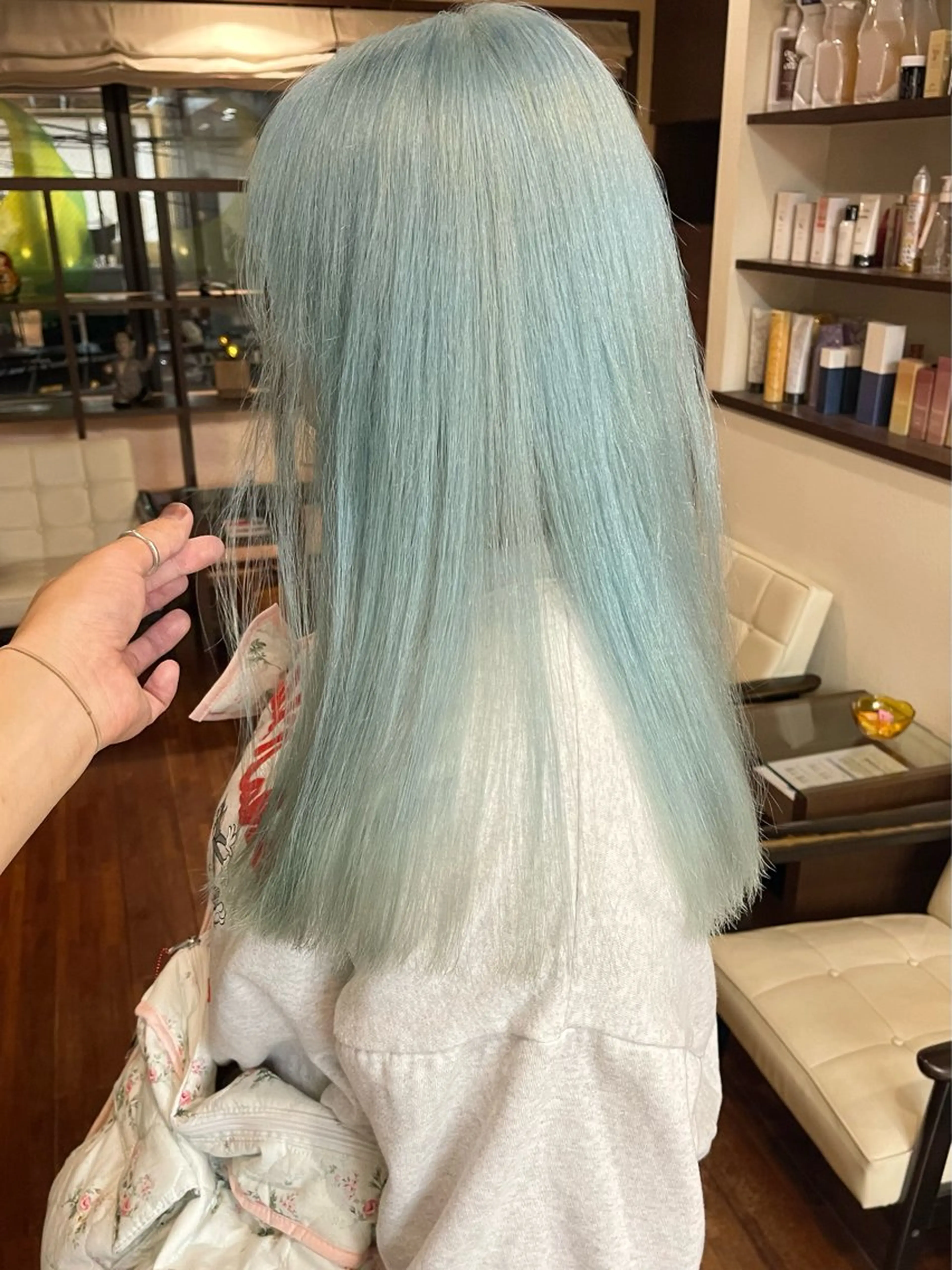 ロング カラー ブルーカラー カット ヘアカラー トリートメント 髪質改善ｶﾗｰ ｹｱﾌﾞﾘｰﾁ/ﾀﾑのヘアスタイル