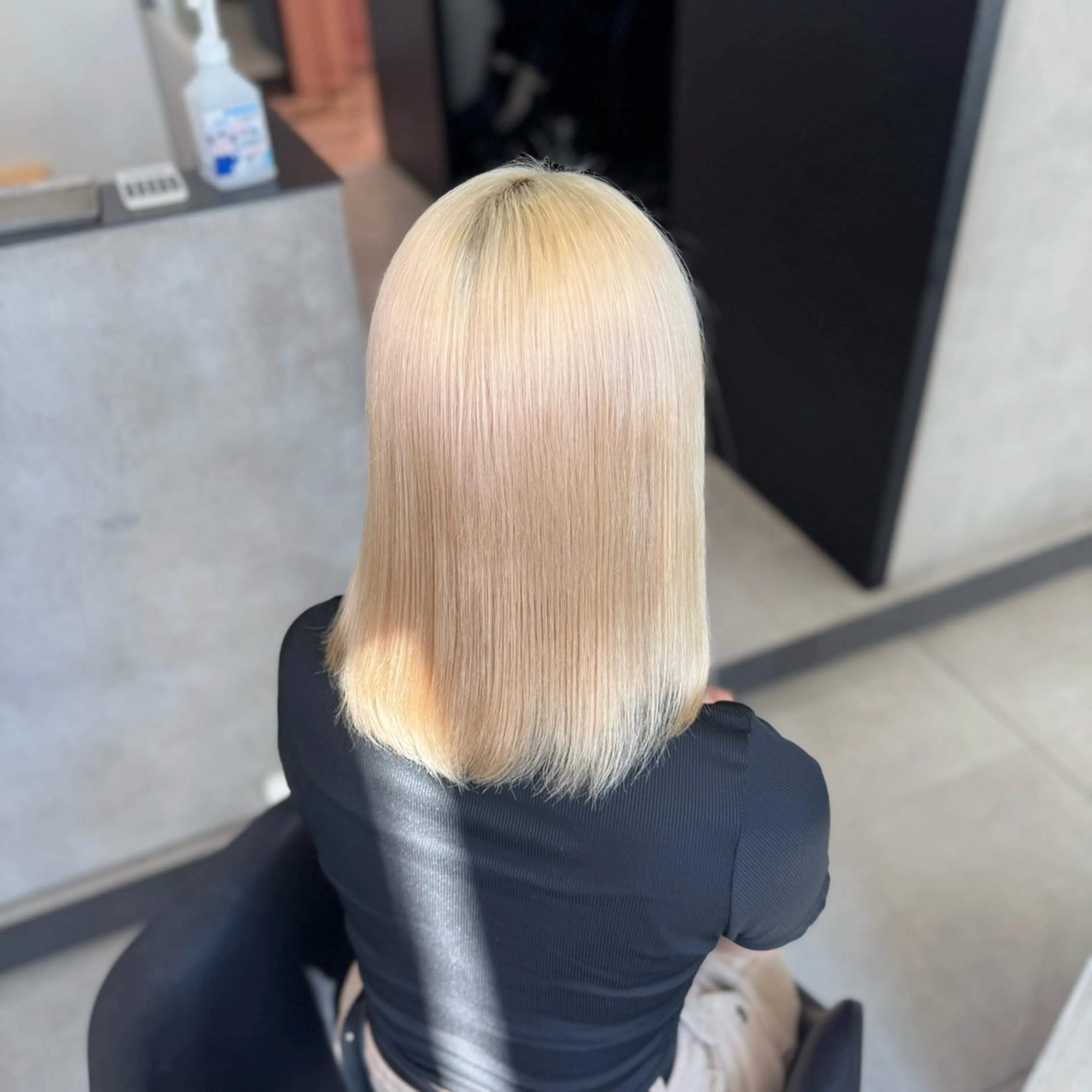 ミディアム カラー 抜きっぱなしブロンド ブロンド ヘアカラー 大阪 梅田/ ハイトーン/エクステのヘアスタイル