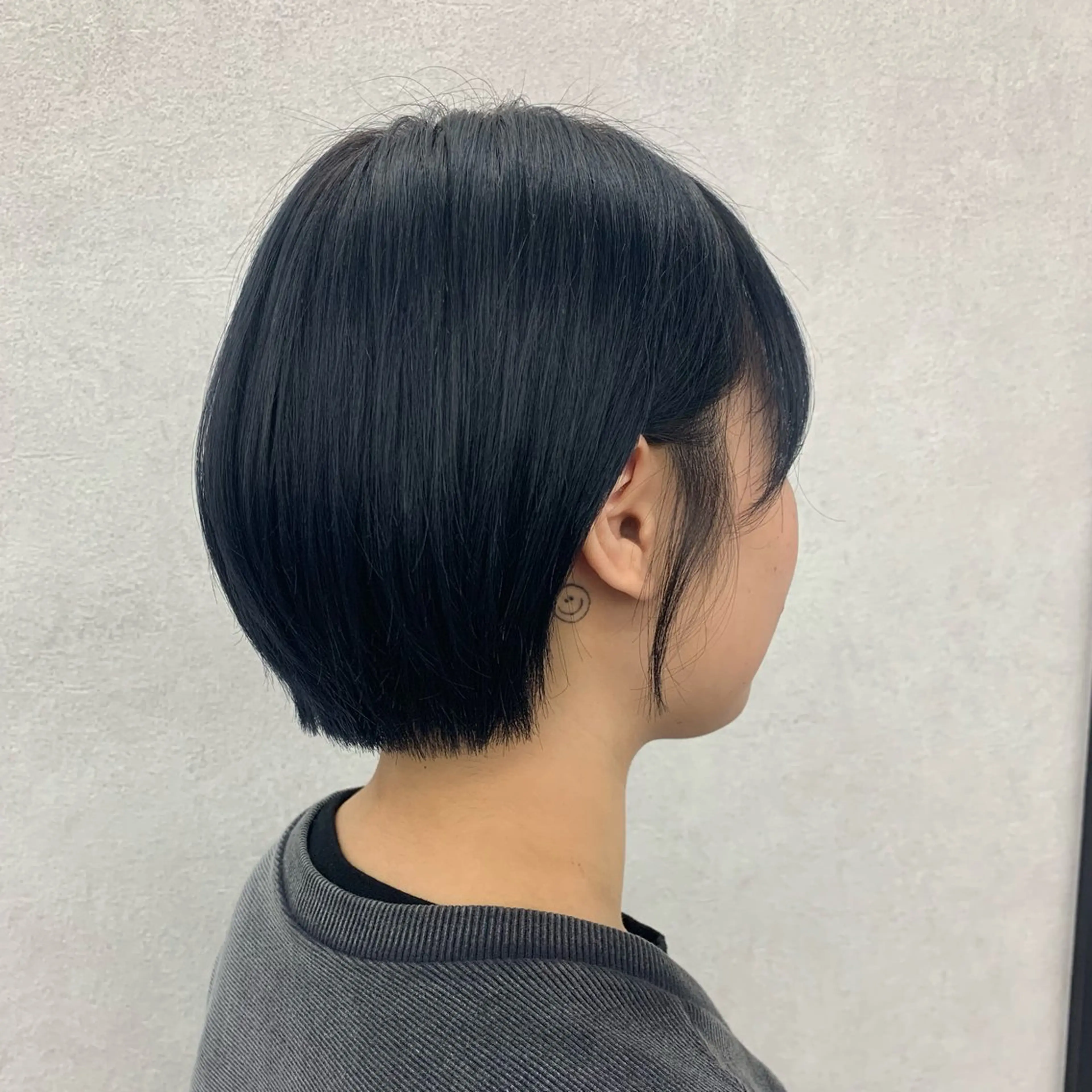 ショート カラー 透明感カラー イルミナカラー ネイビーカラー 髪質改善 トリートメント 佐藤 杏奈のヘアスタイル