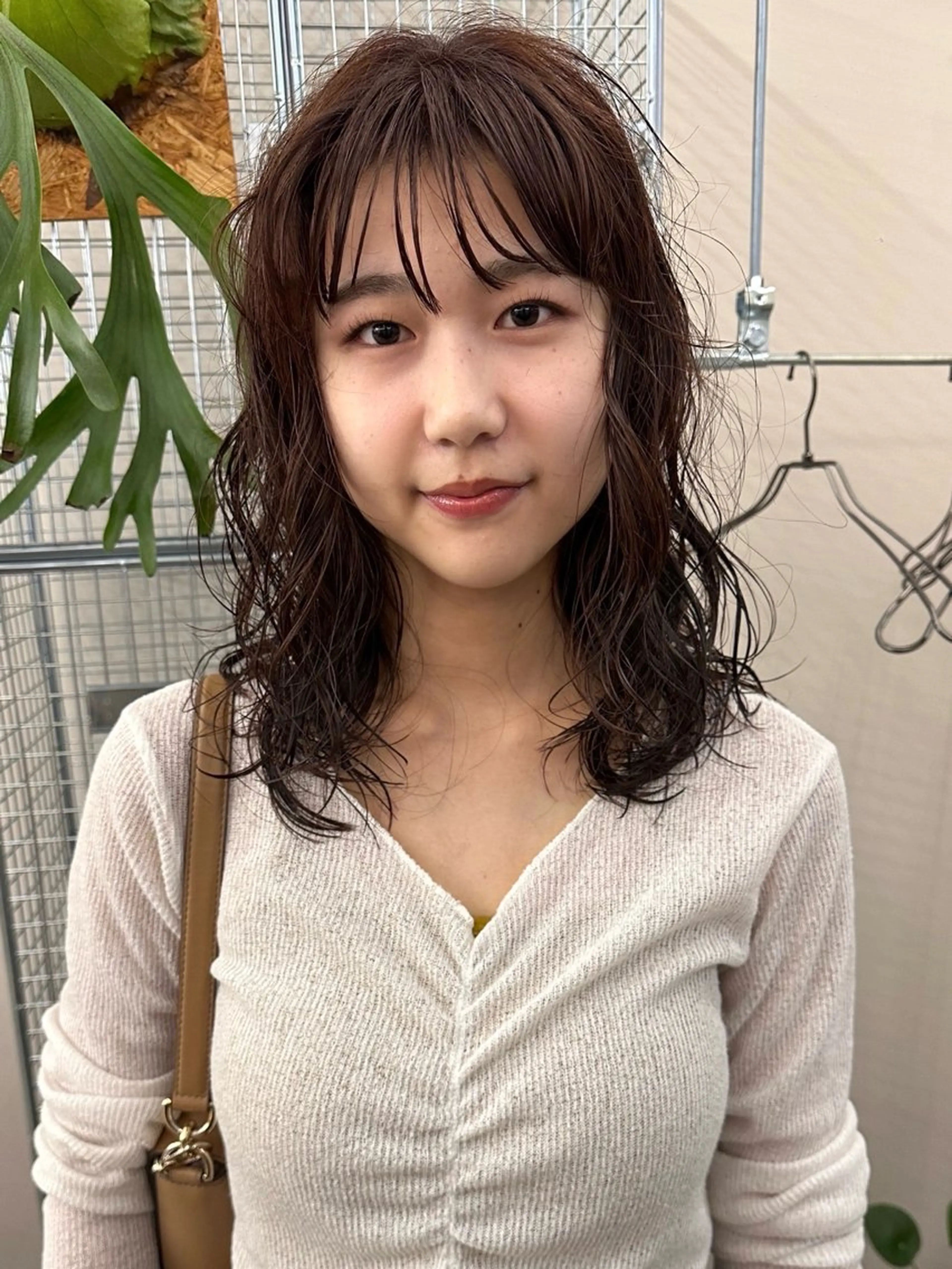 セミロング パーマ ニュアンスパーマ カット パーマ トリートメント 渡邉 悠斗のヘアスタイル